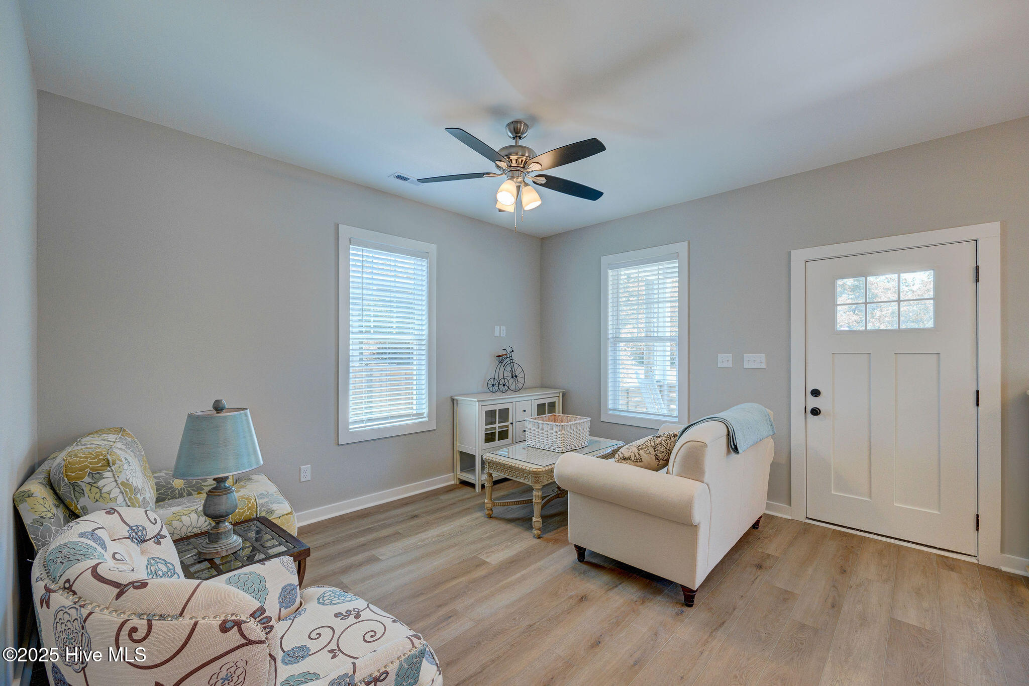 100527296 | Photo 15