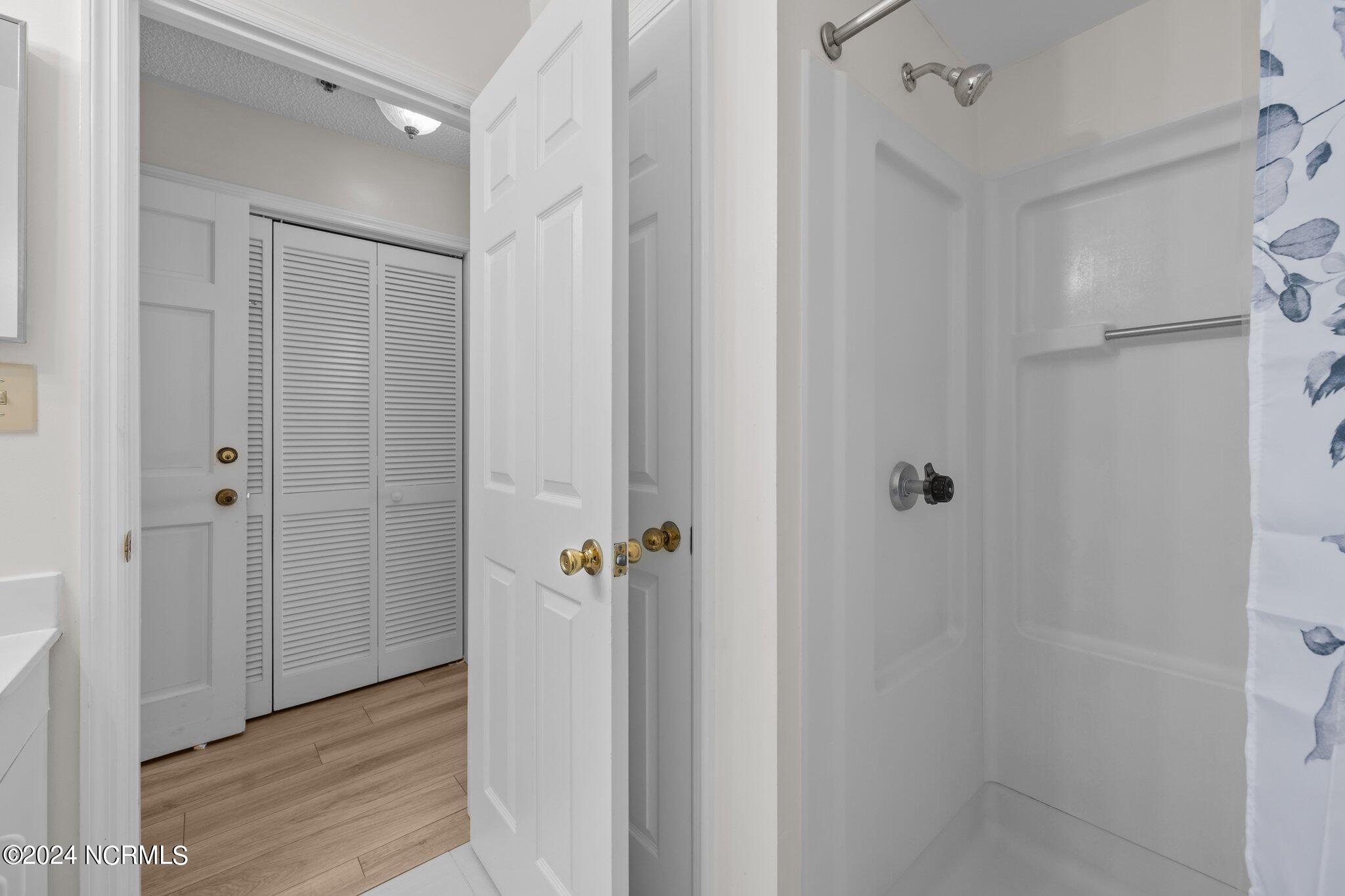 100461796 | Photo 32