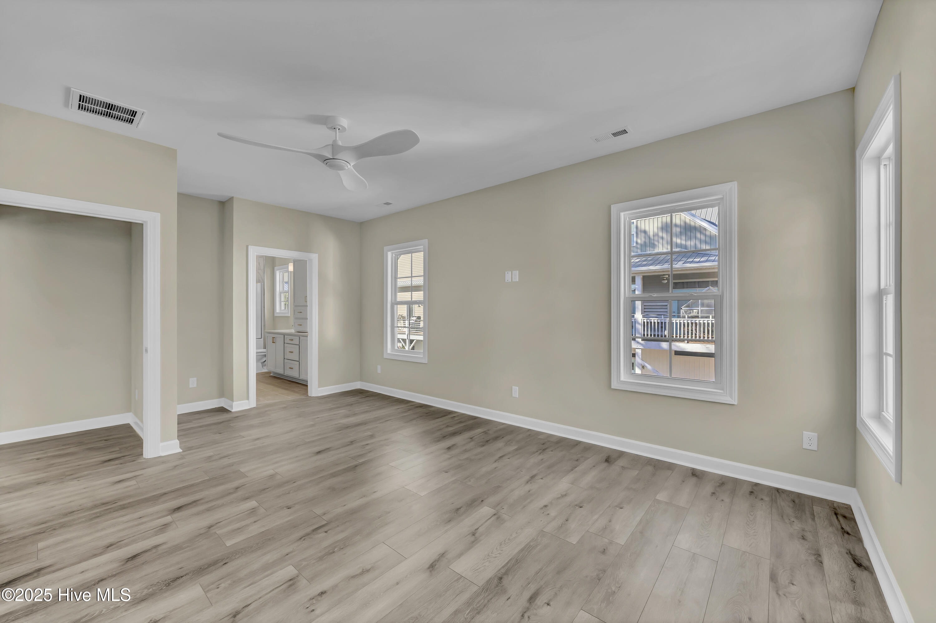 100545866 | Photo 15