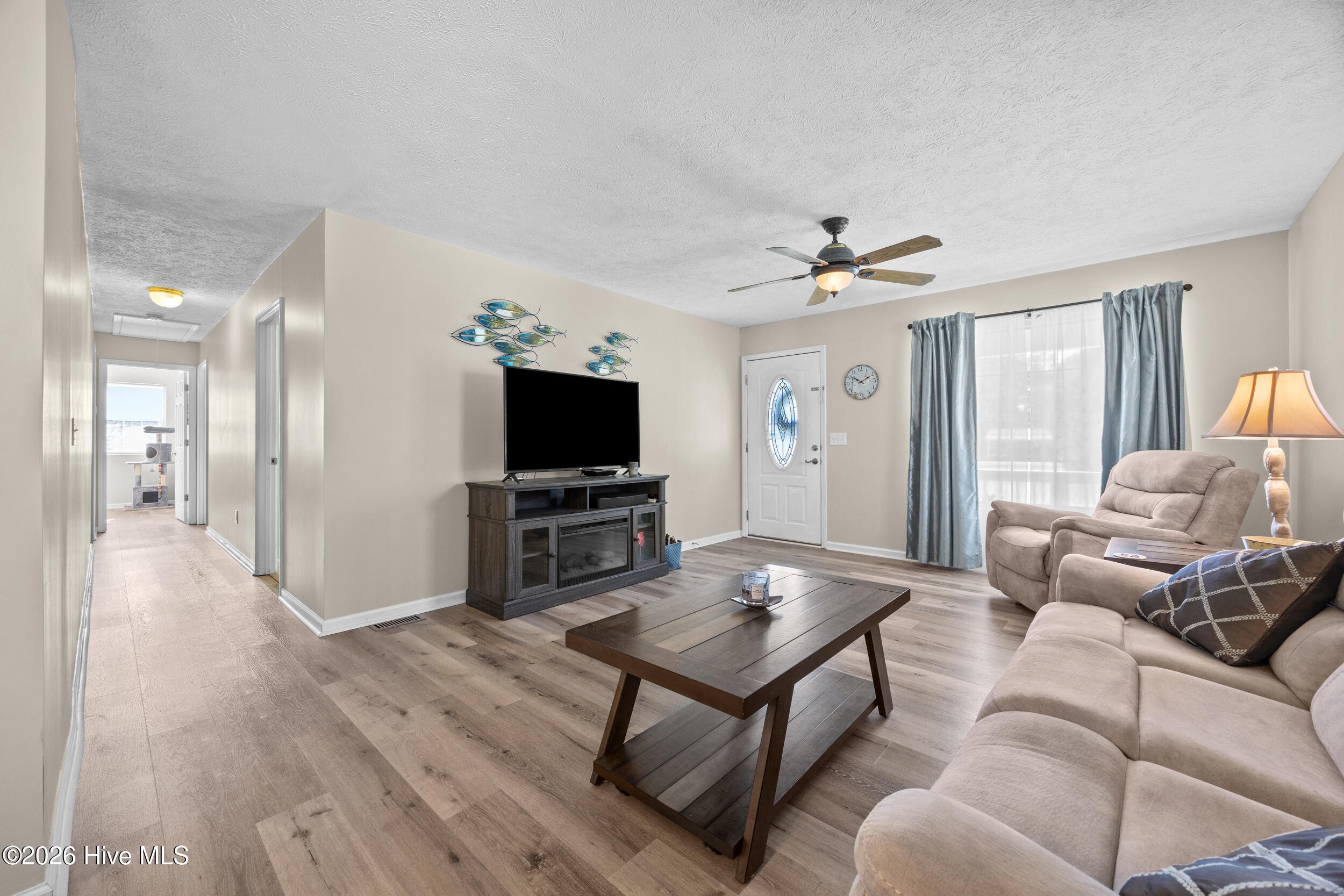 100560402 | Photo 10