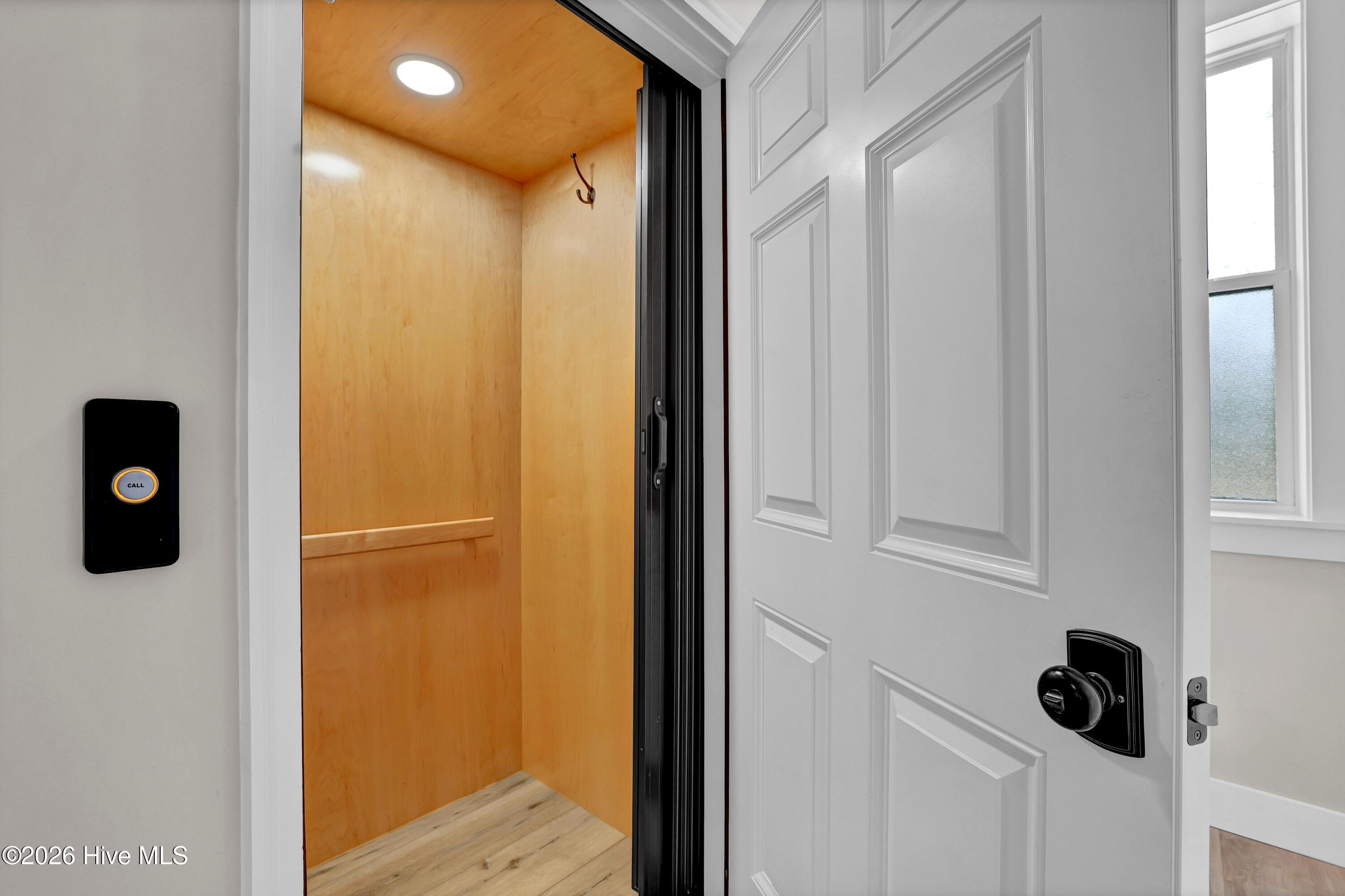 100564139 | Photo 43