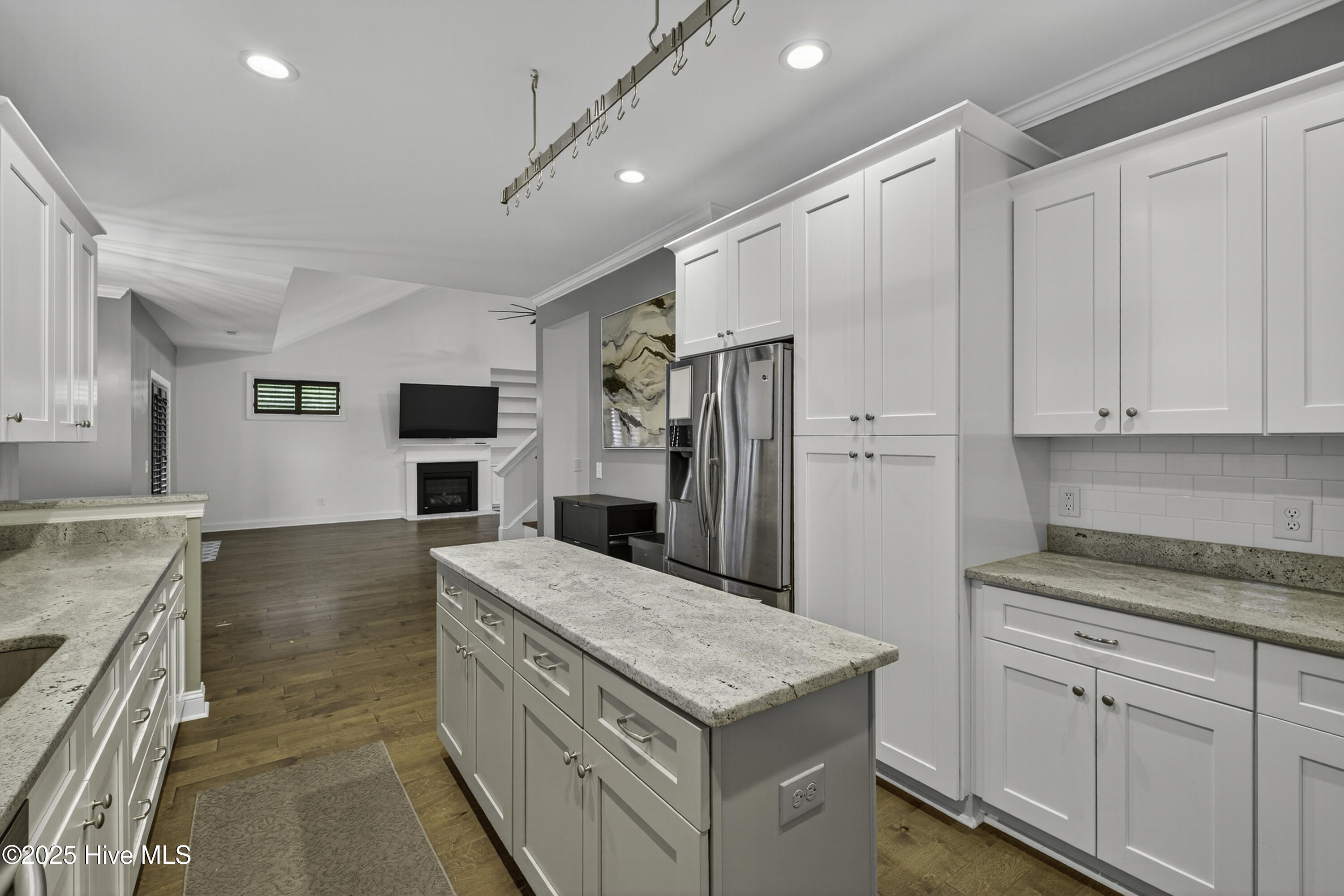 100536427 | Photo 21