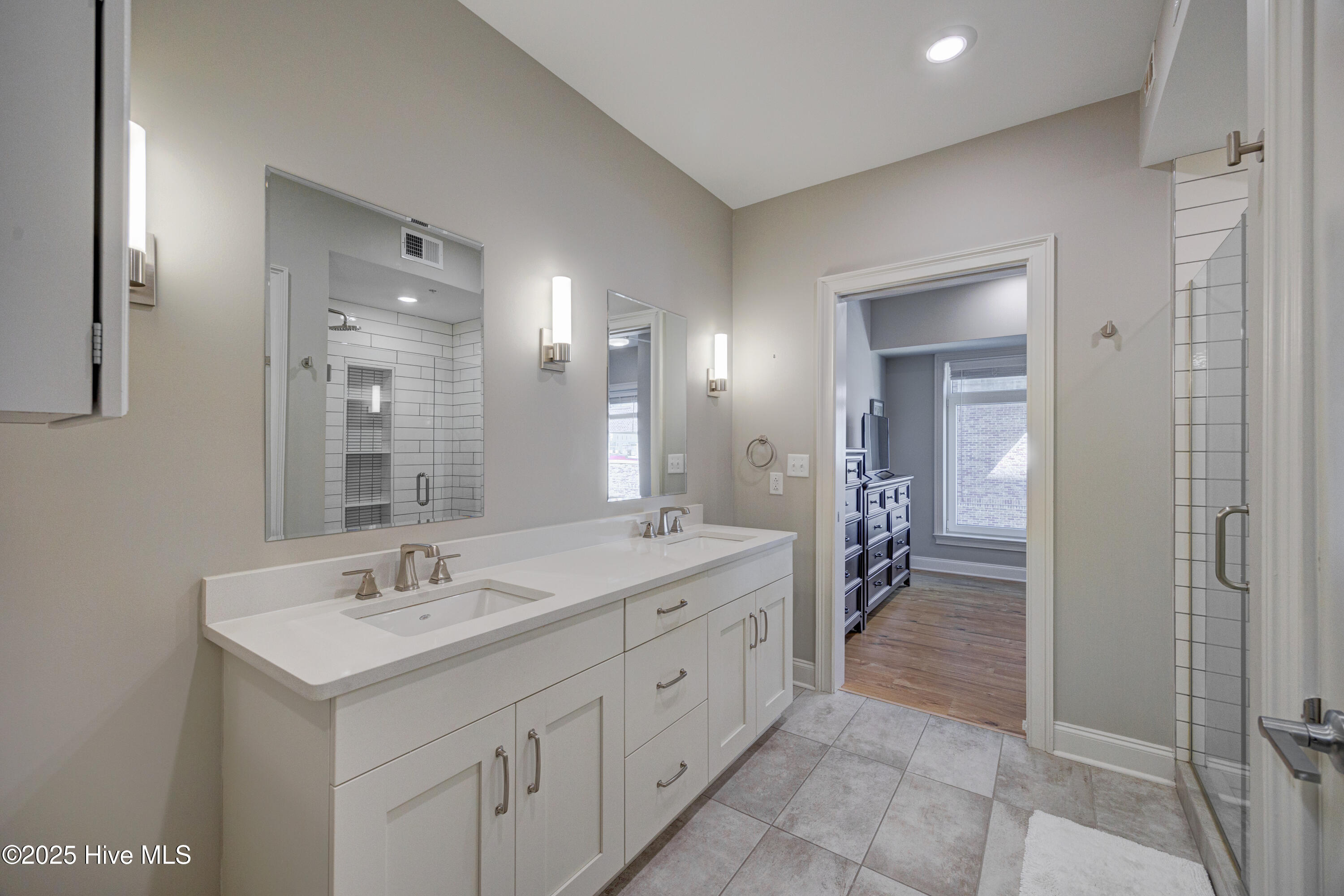 100556750 | Photo 18