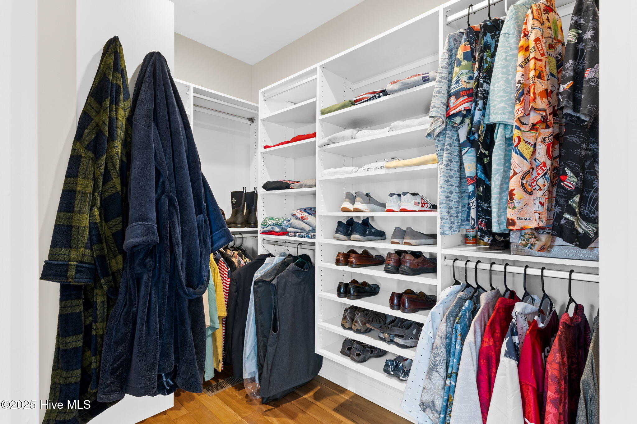 100544060 | Photo 43