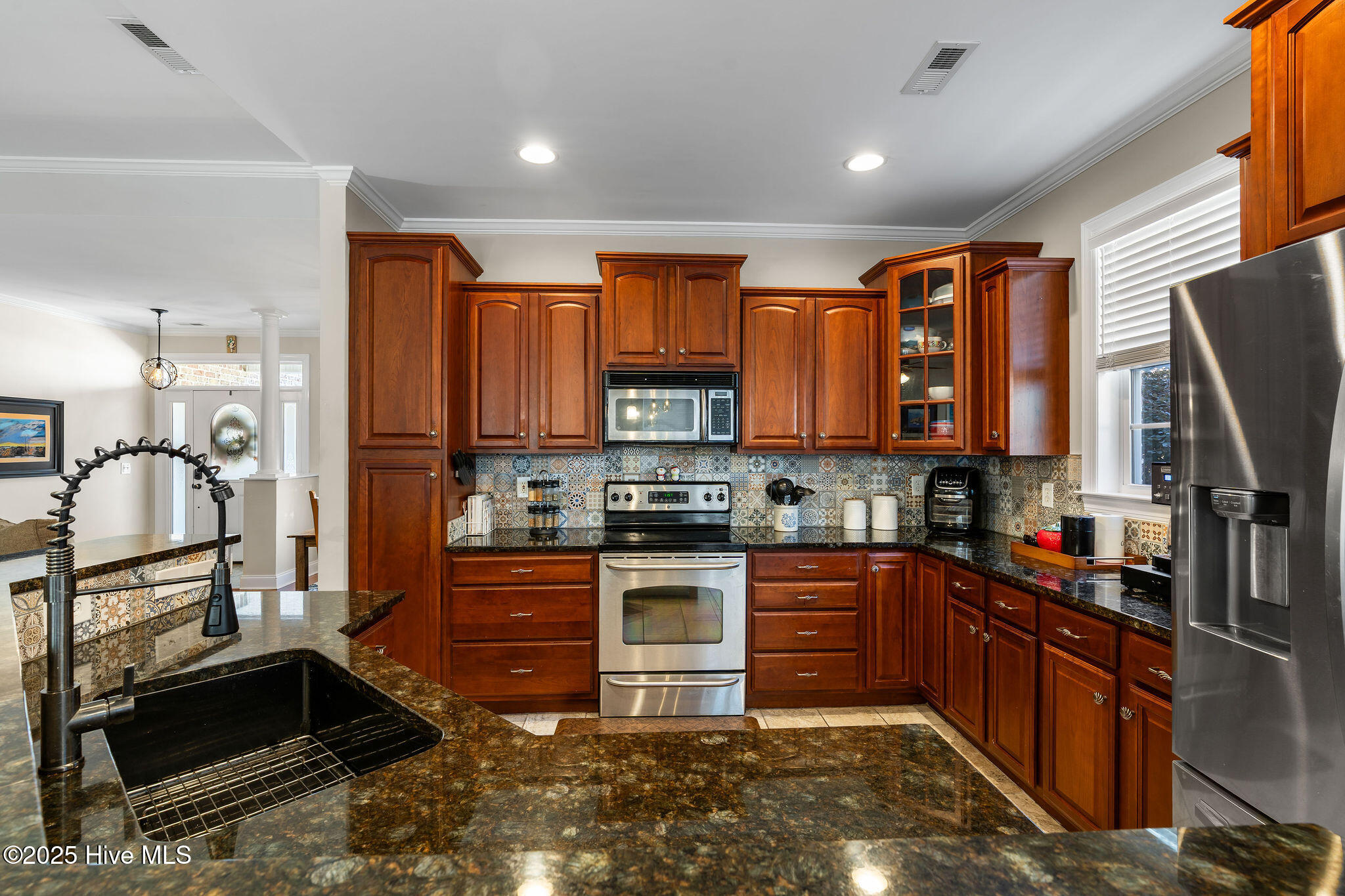 100542530 | Photo 13