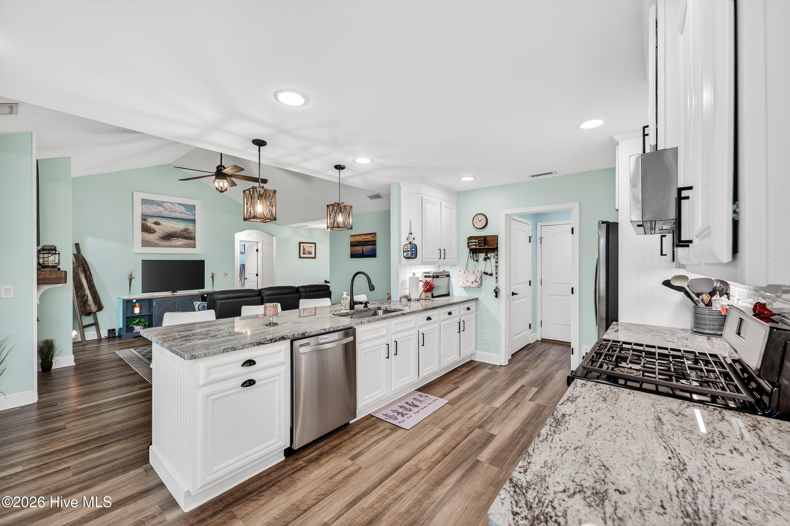 100567019 | Photo 21