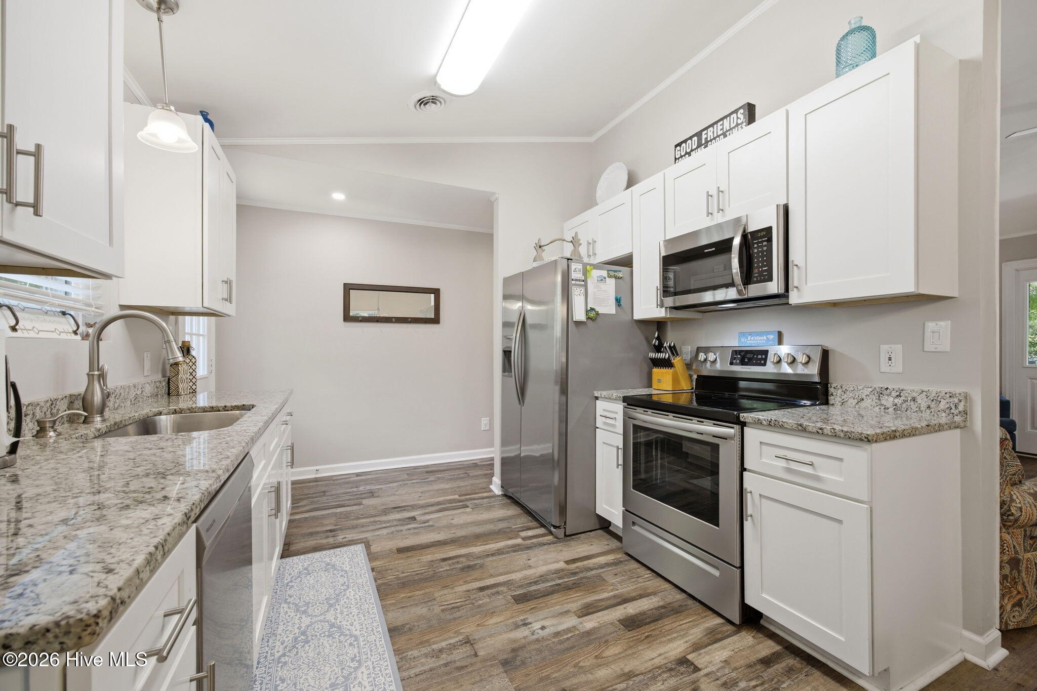 100569426 | Photo 32