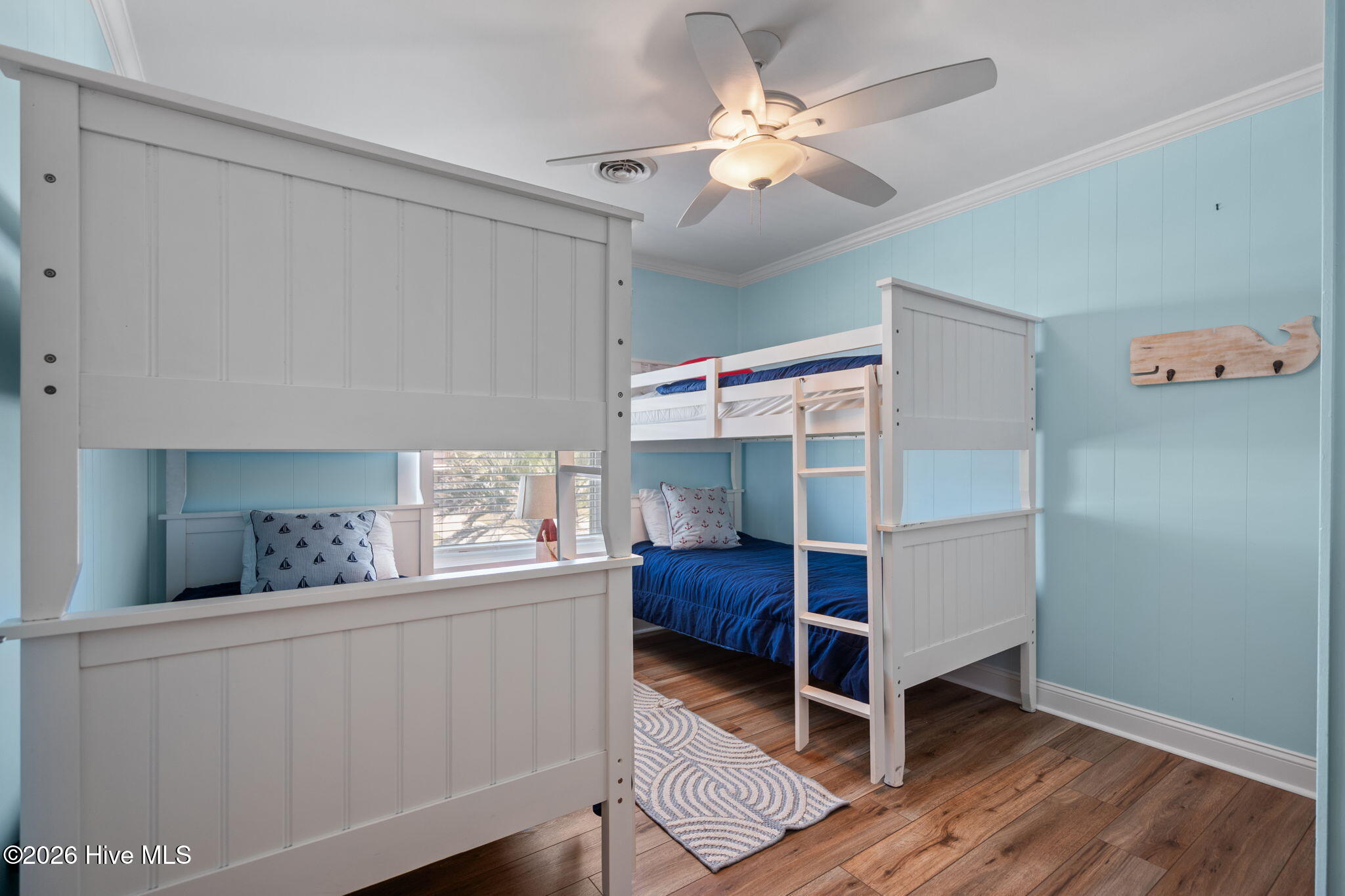 100568045 | Photo 33