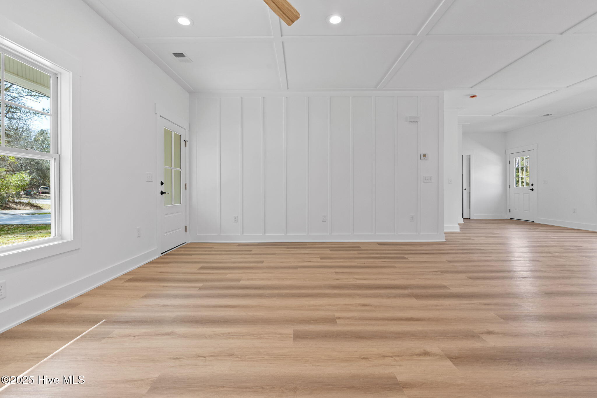 100518606 | Photo 35