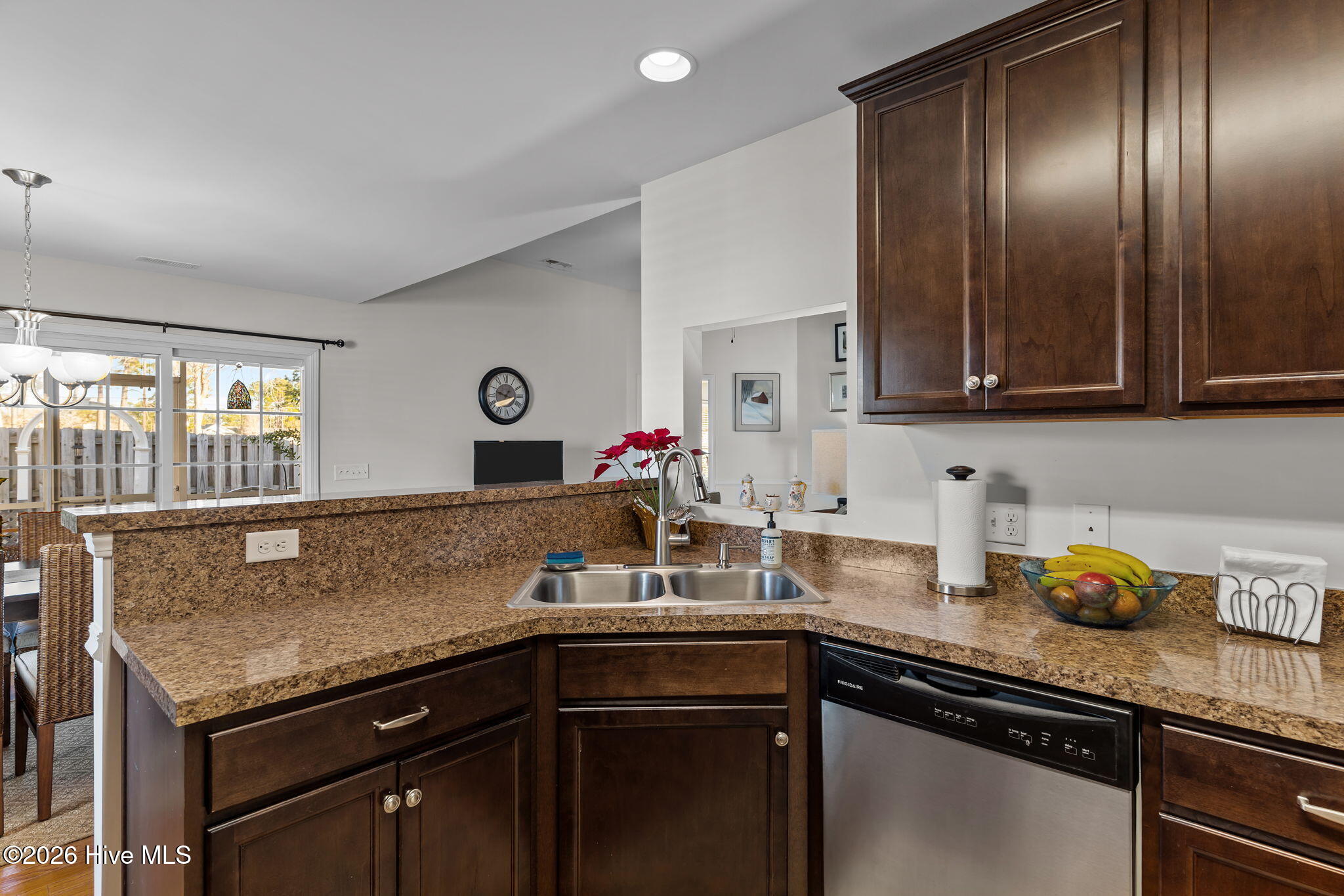 100552951 | Photo 16