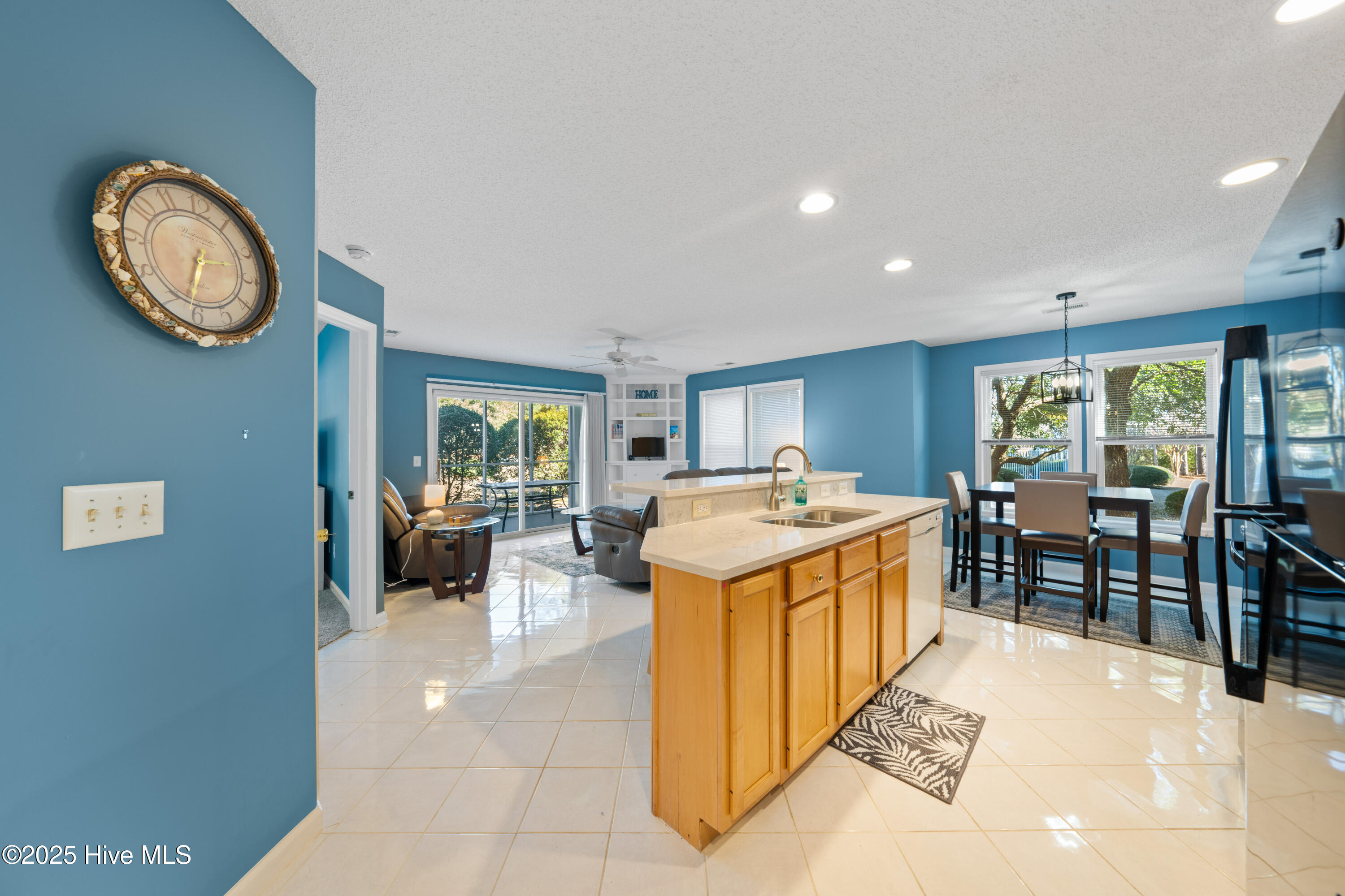 100510372 | Photo 10