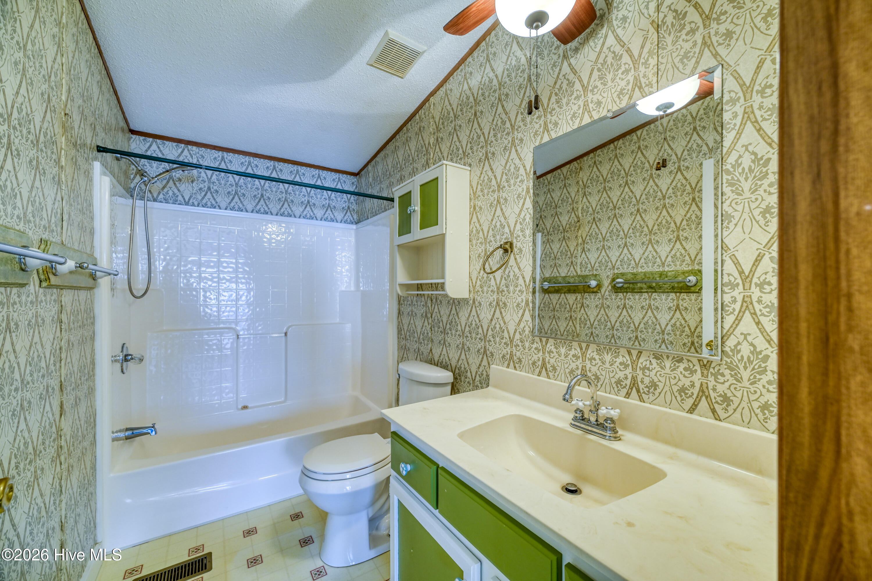 100557580 | Photo 25