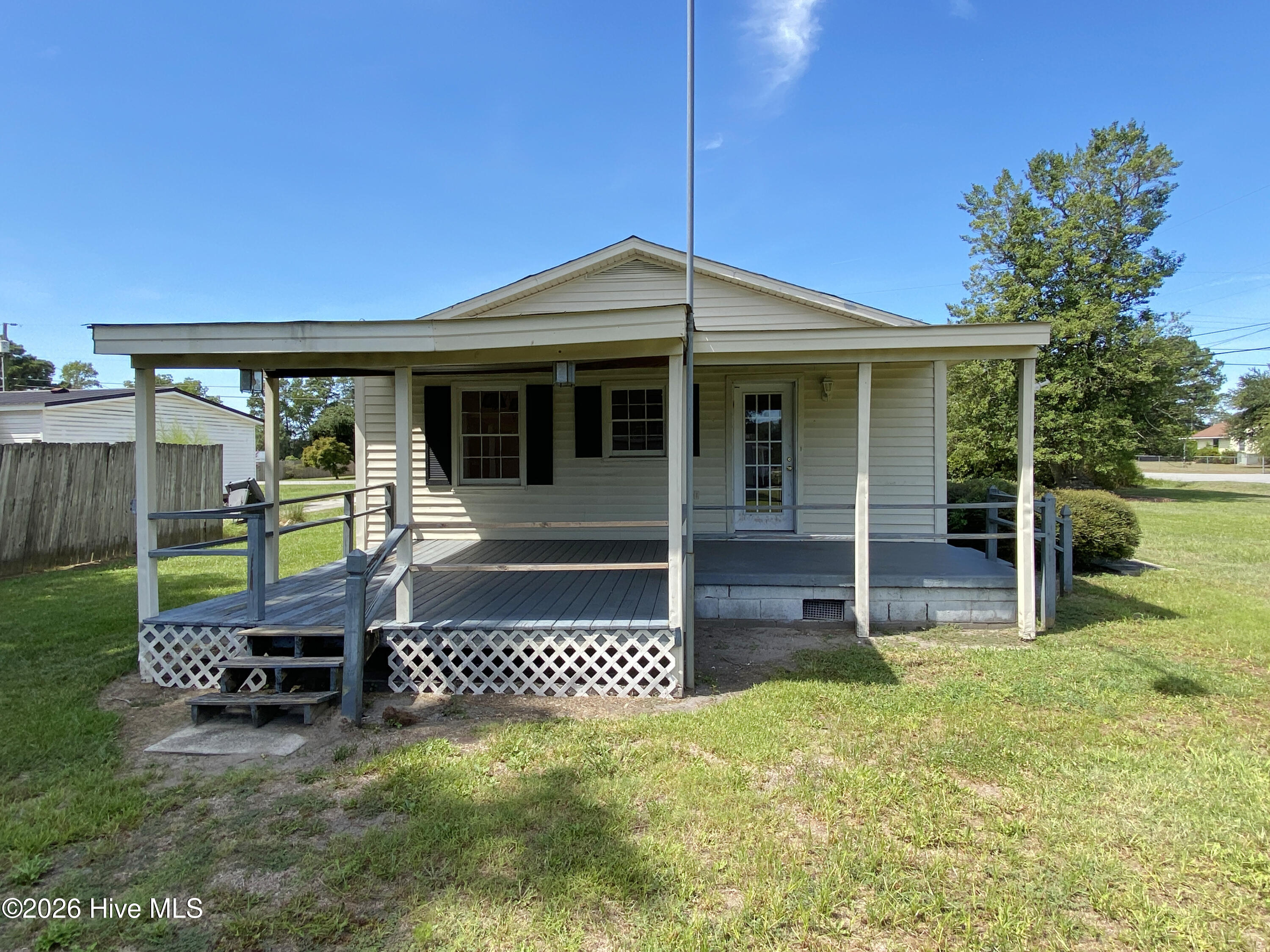 Photo 3 of Single family home for sale at 513 Pear St, Kinston, NC 28504 | MLS# 100604225 | Listing updated on 2026-09-18