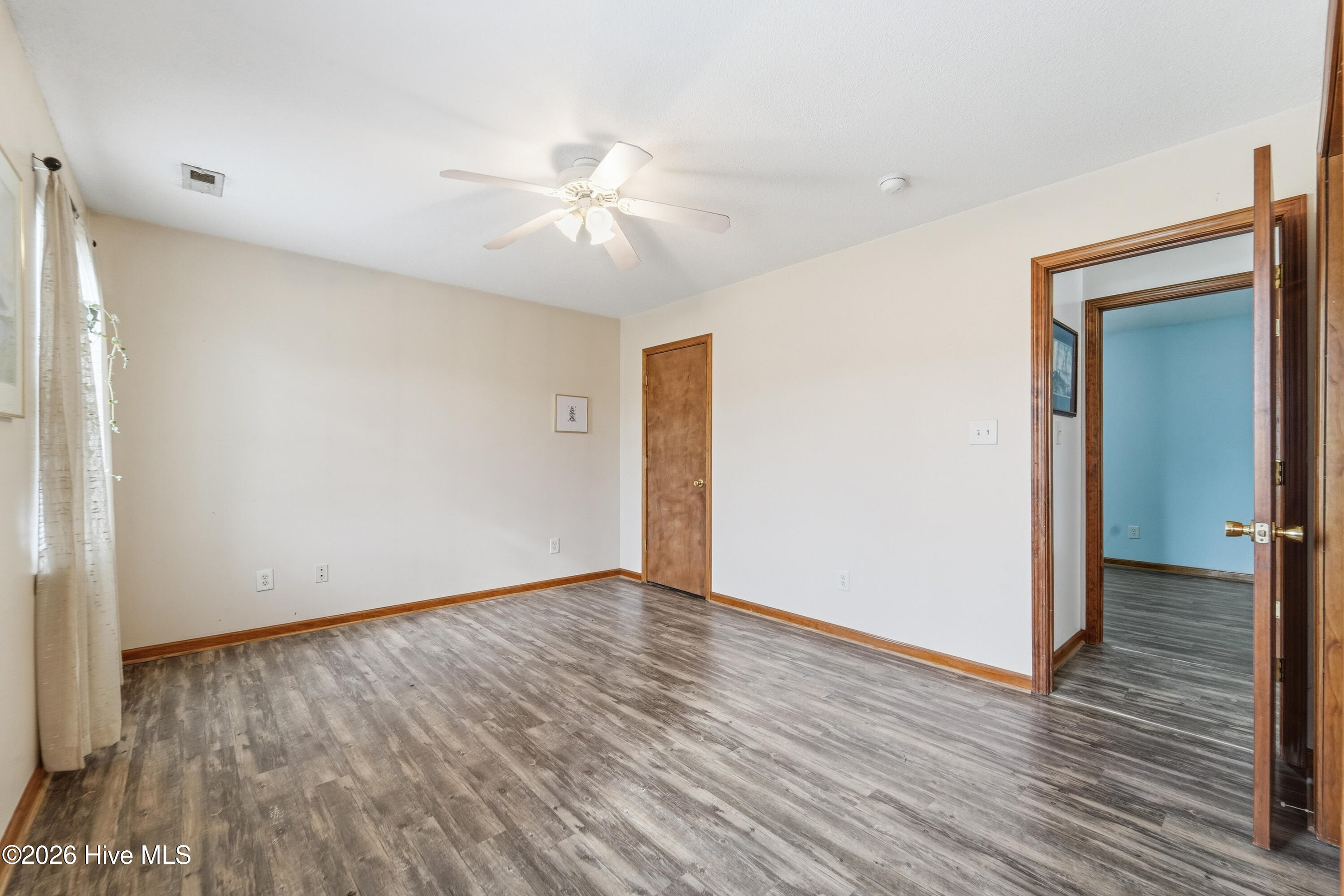 100562378 | Photo 40