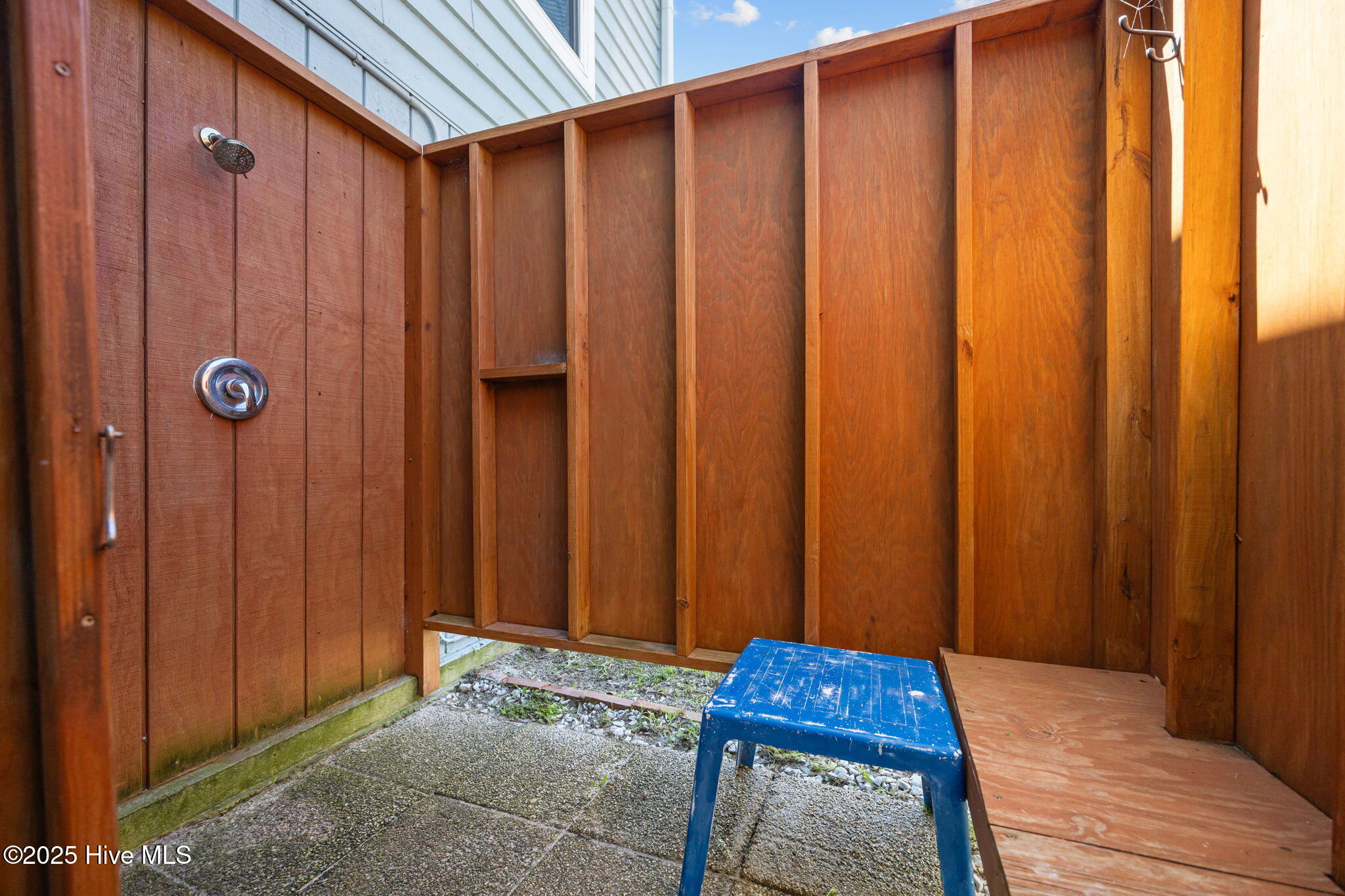 100528402 | Photo 39