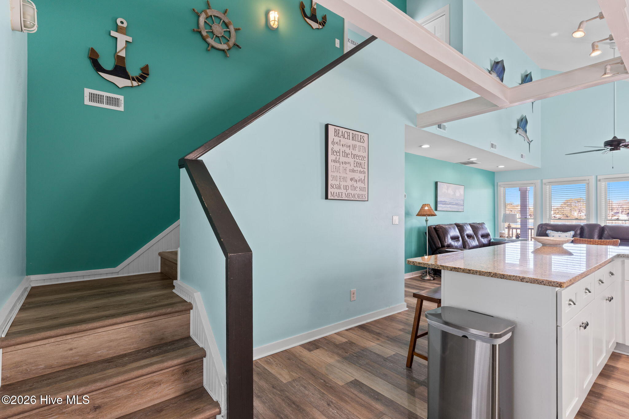 100557259 | Photo 30