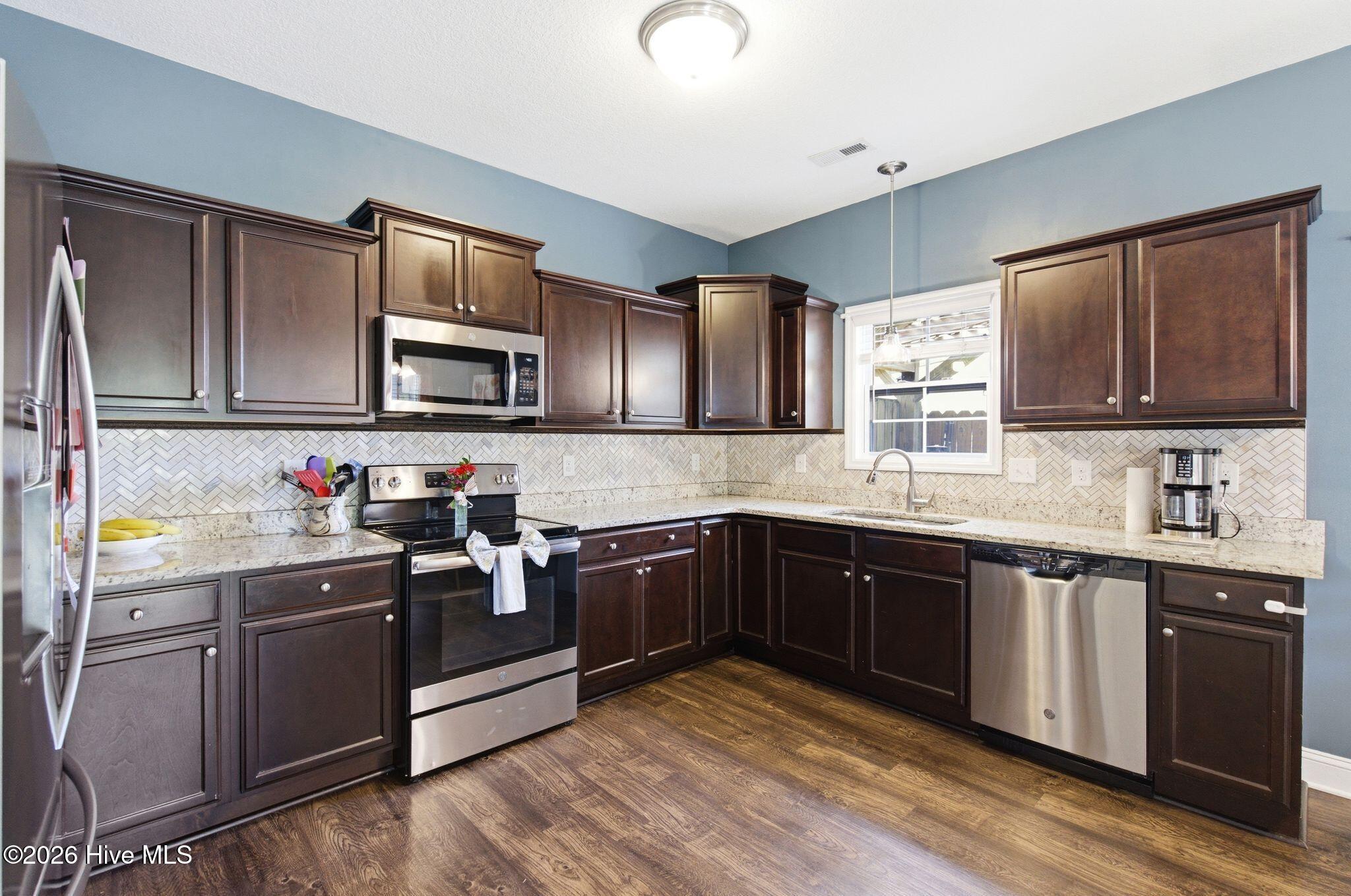 100558207 | Photo 15