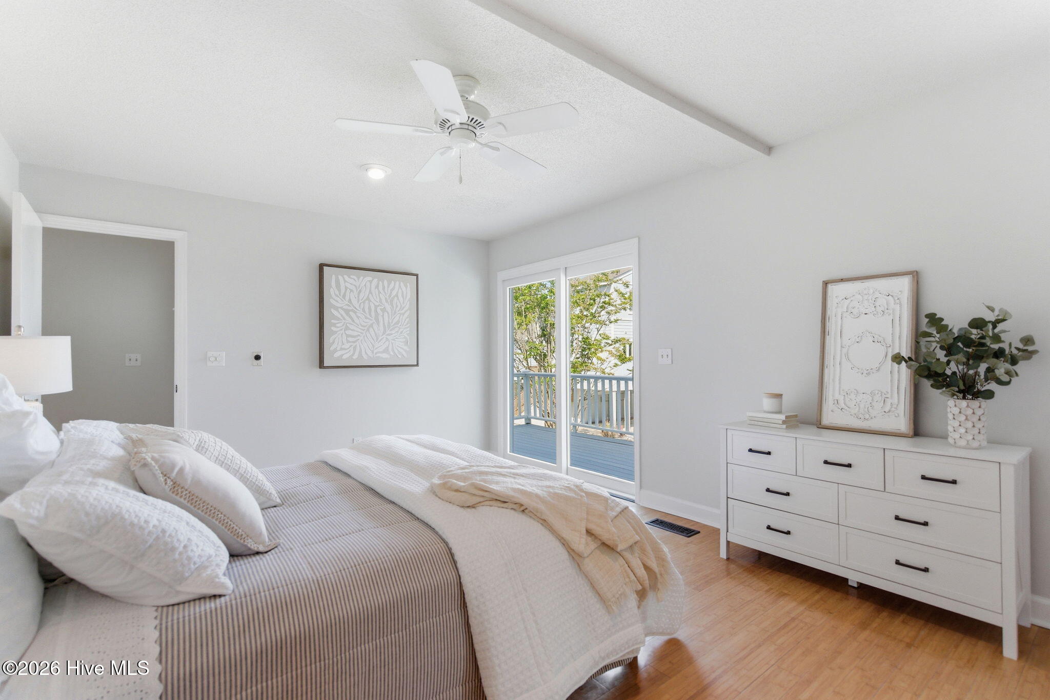 100569550 | Photo 23