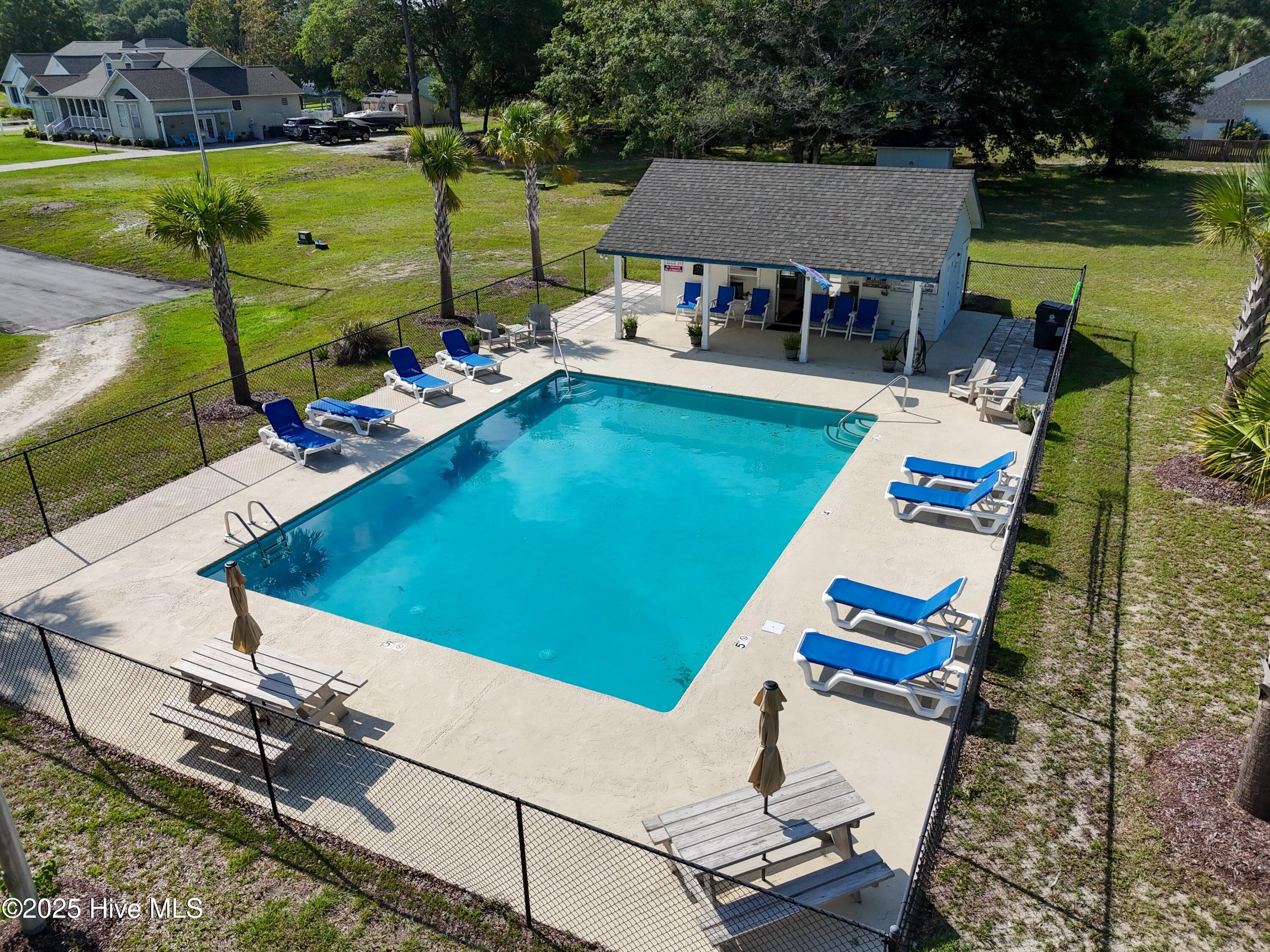 100519344 | Photo 23