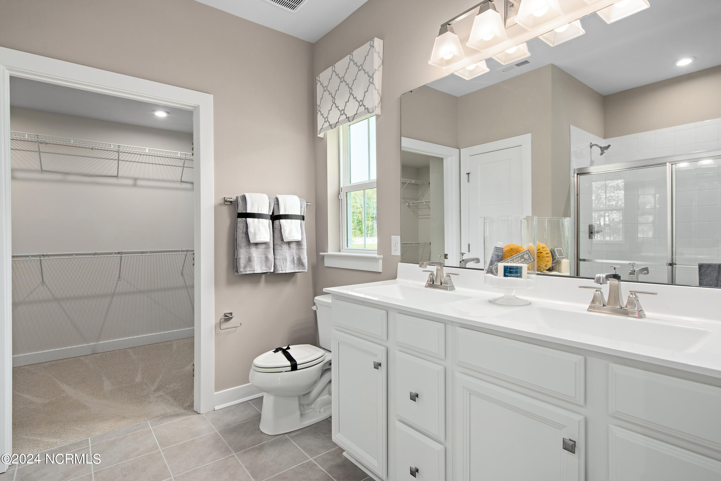 100562472 | Photo 19