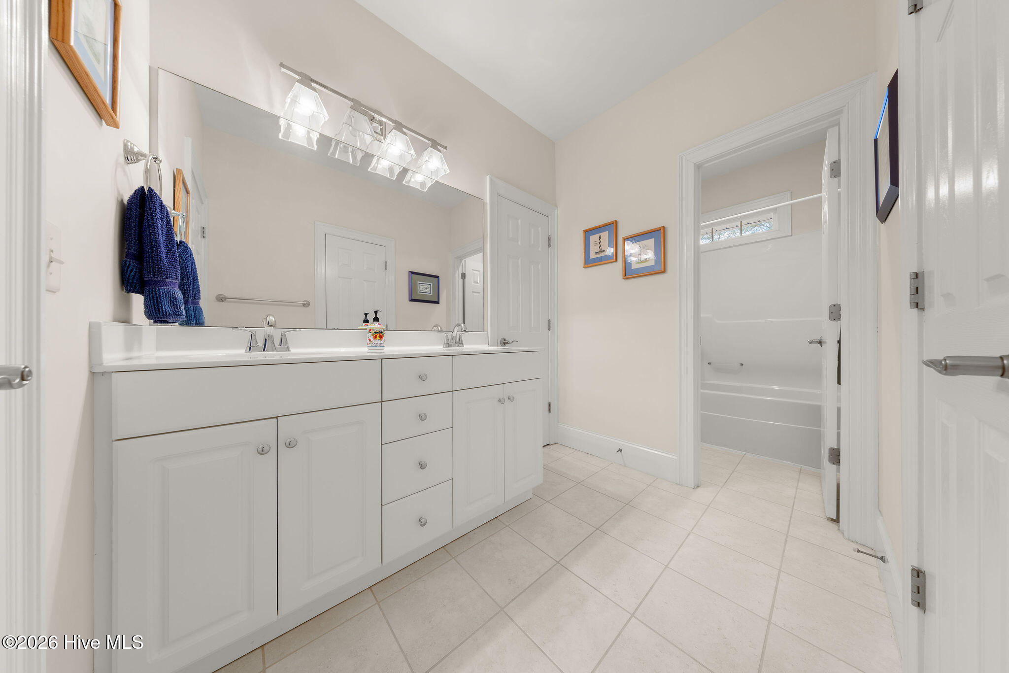 100548095 | Photo 33