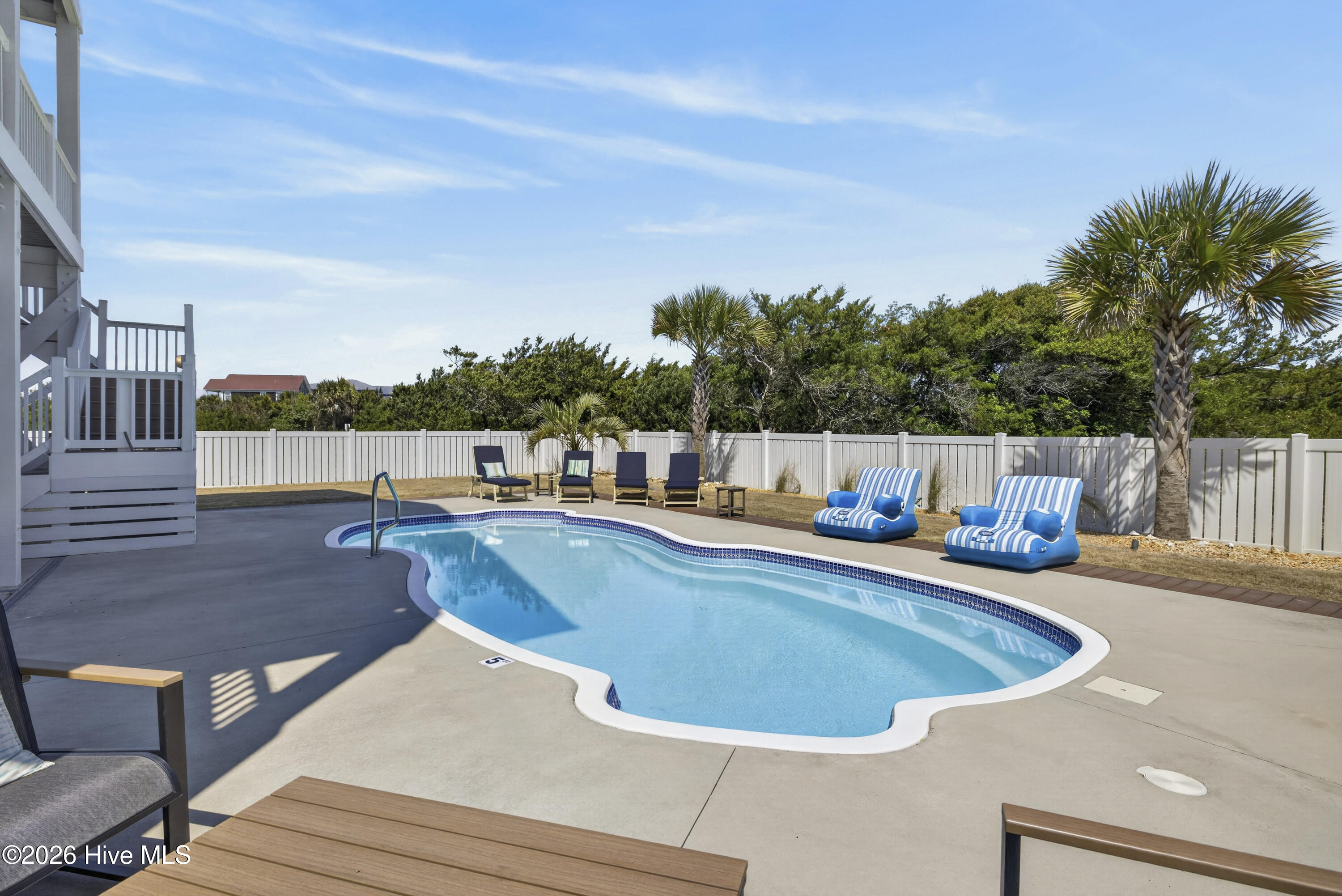 100568247 | Photo 61