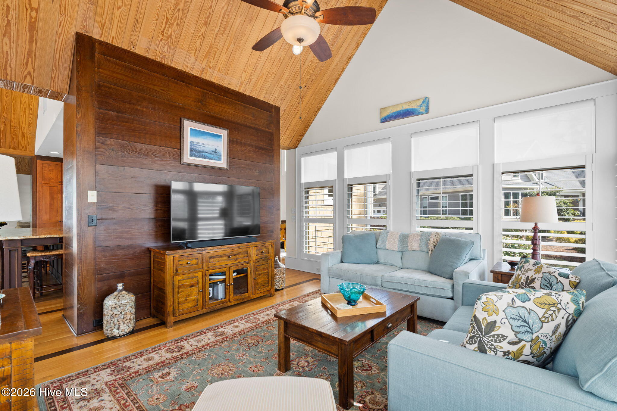 100563236 | Photo 11