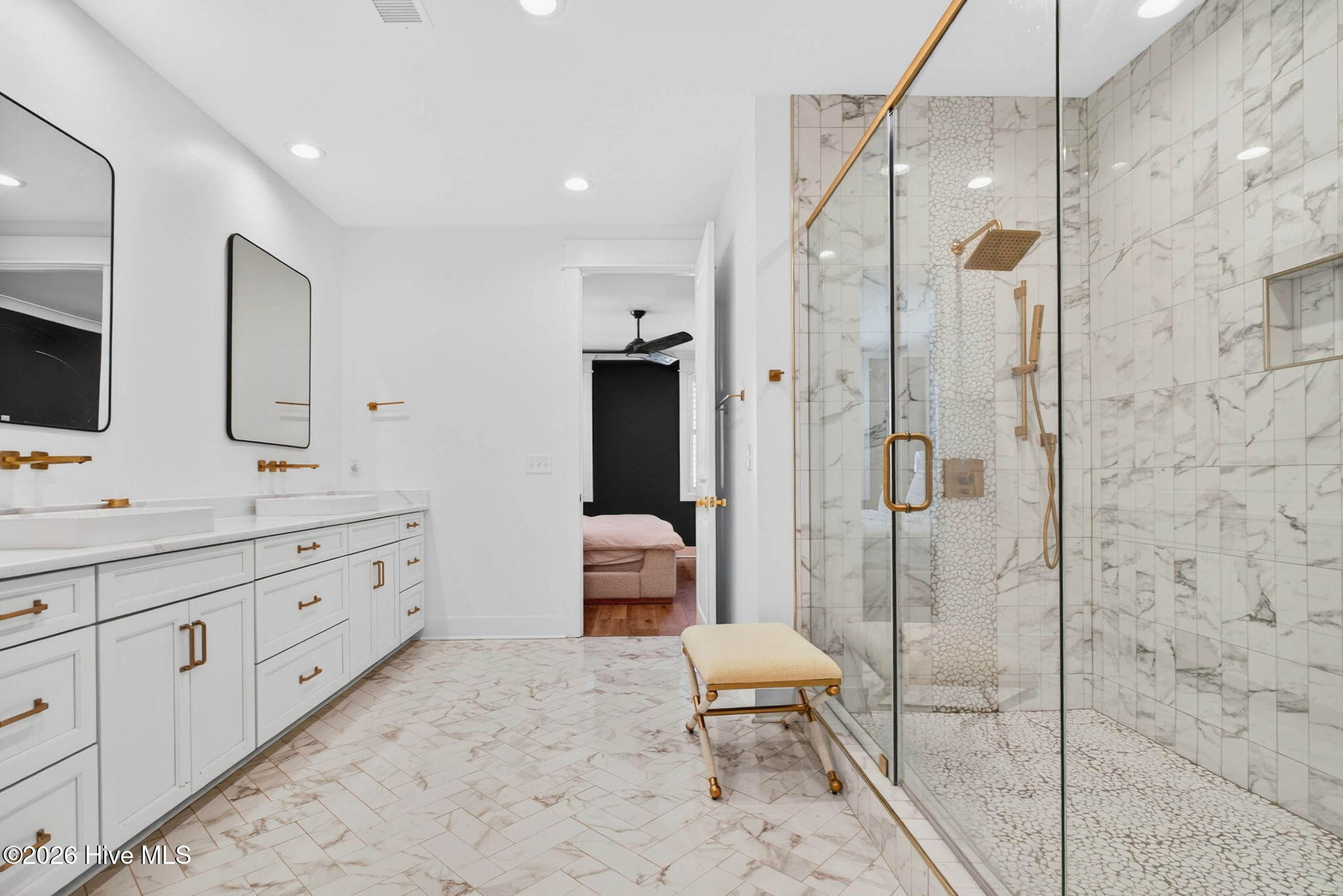 100560531 | Photo 14