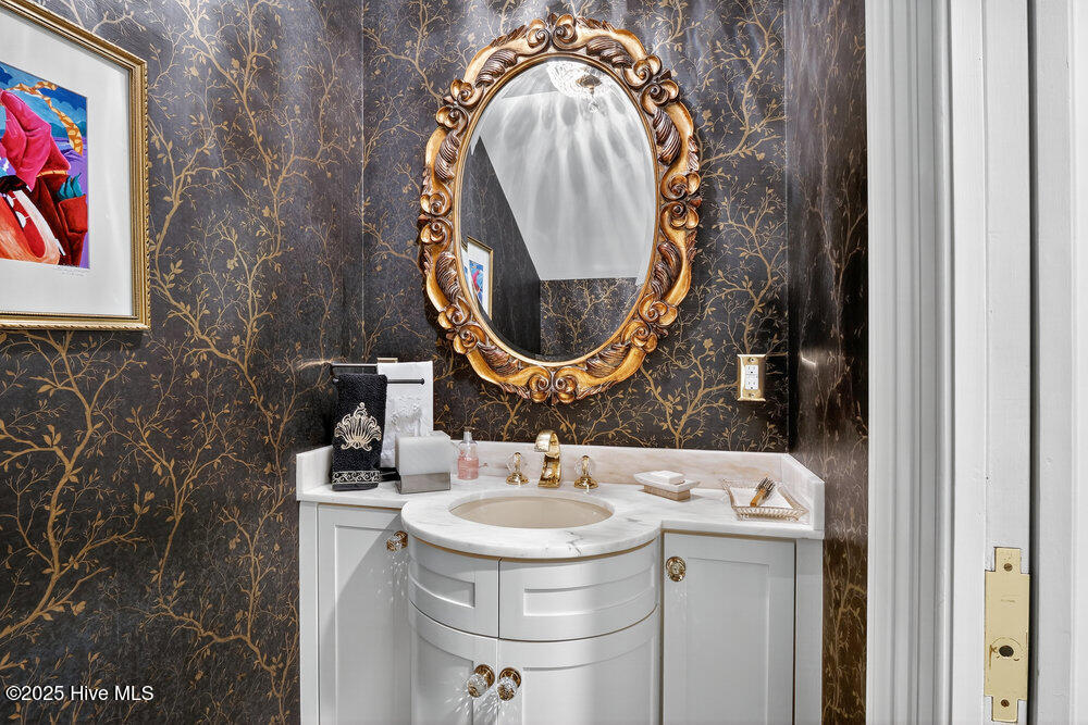 100544850 | Photo 28