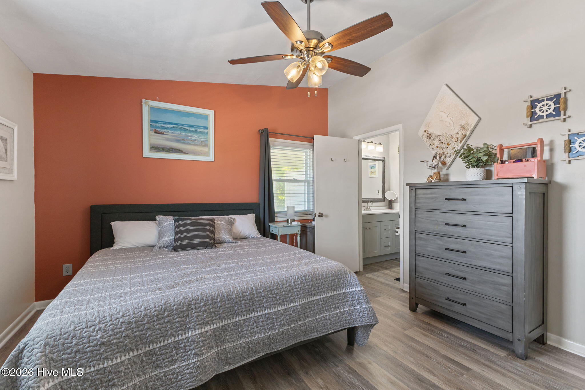 100568142 | Photo 19