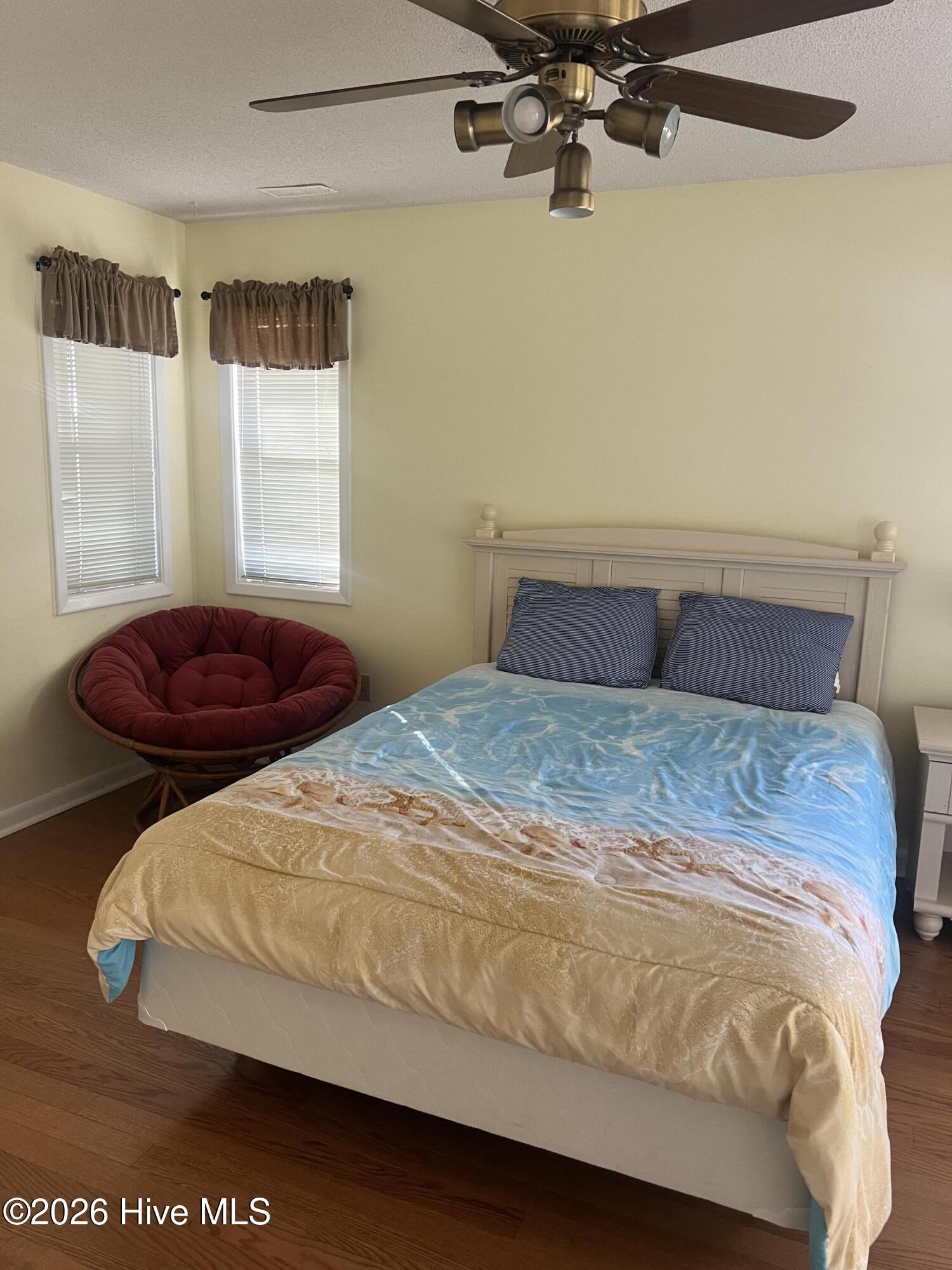 100563944 | Photo 12