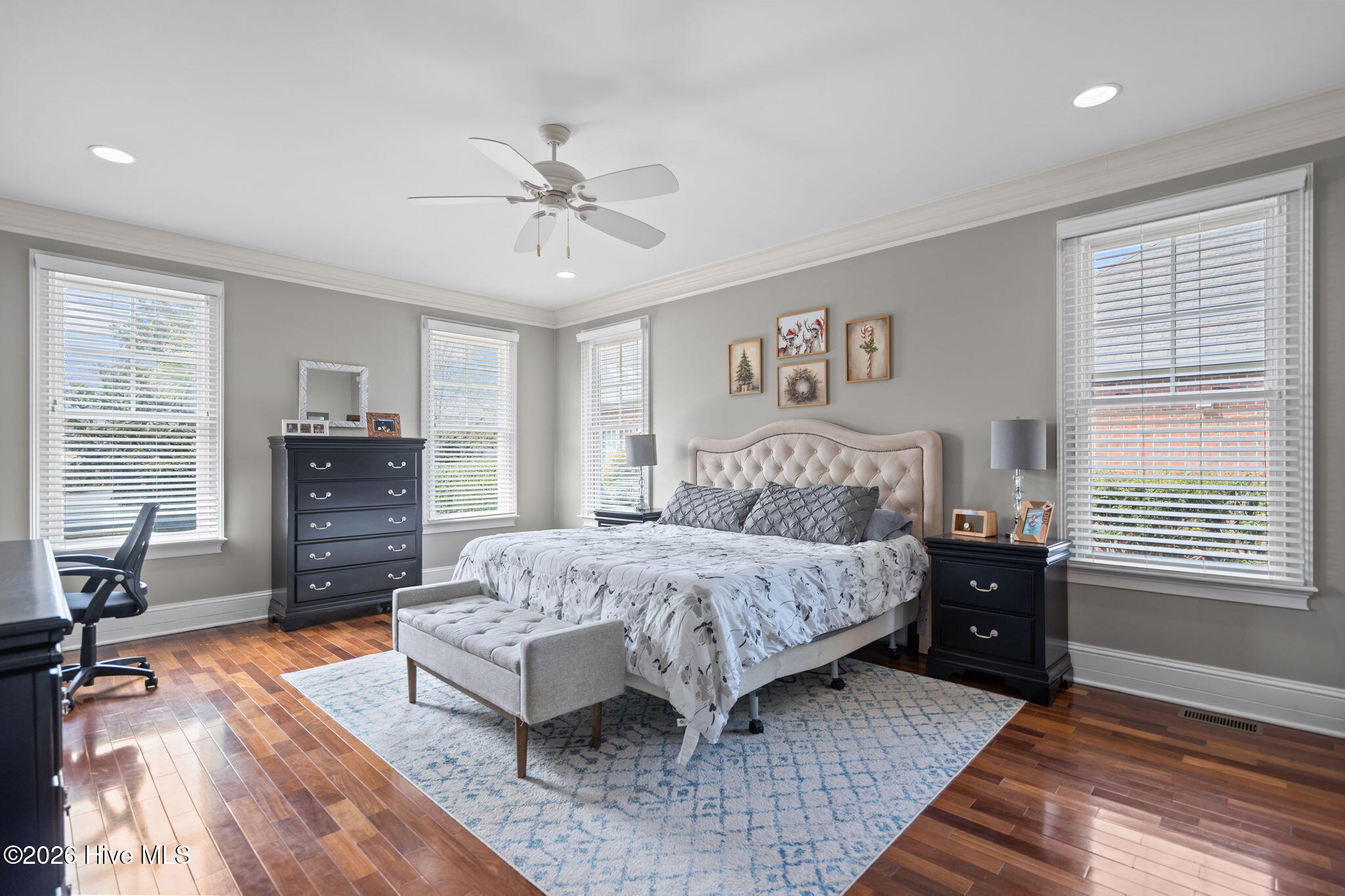 100561937 | Photo 38