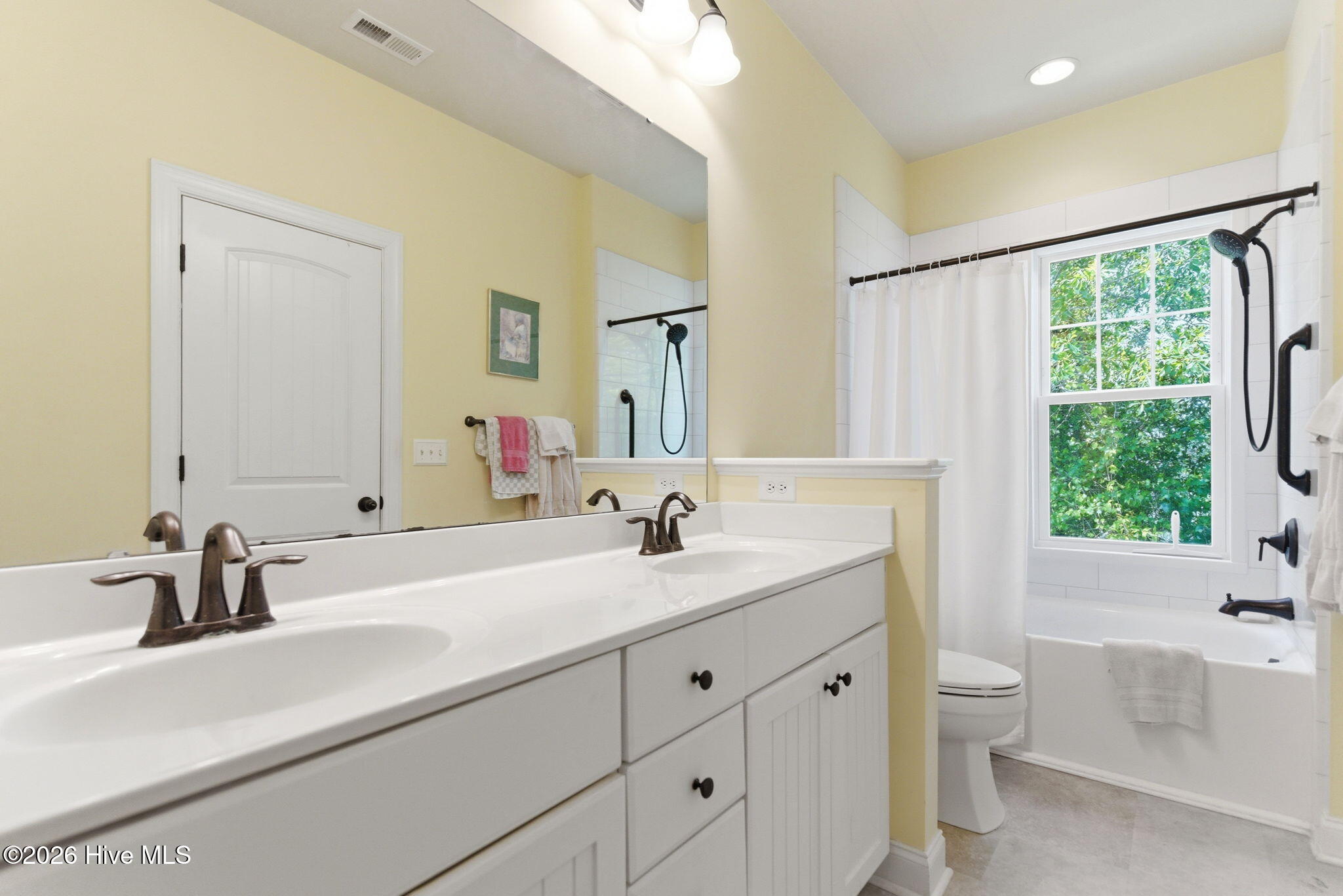 100569700 | Photo 36