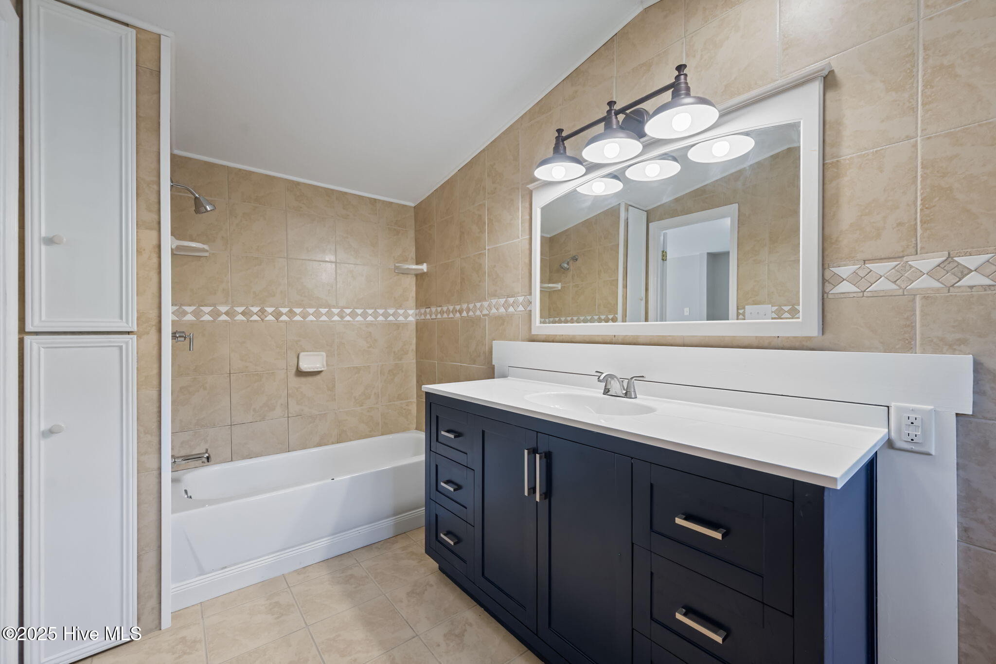 100551658 | Photo 23