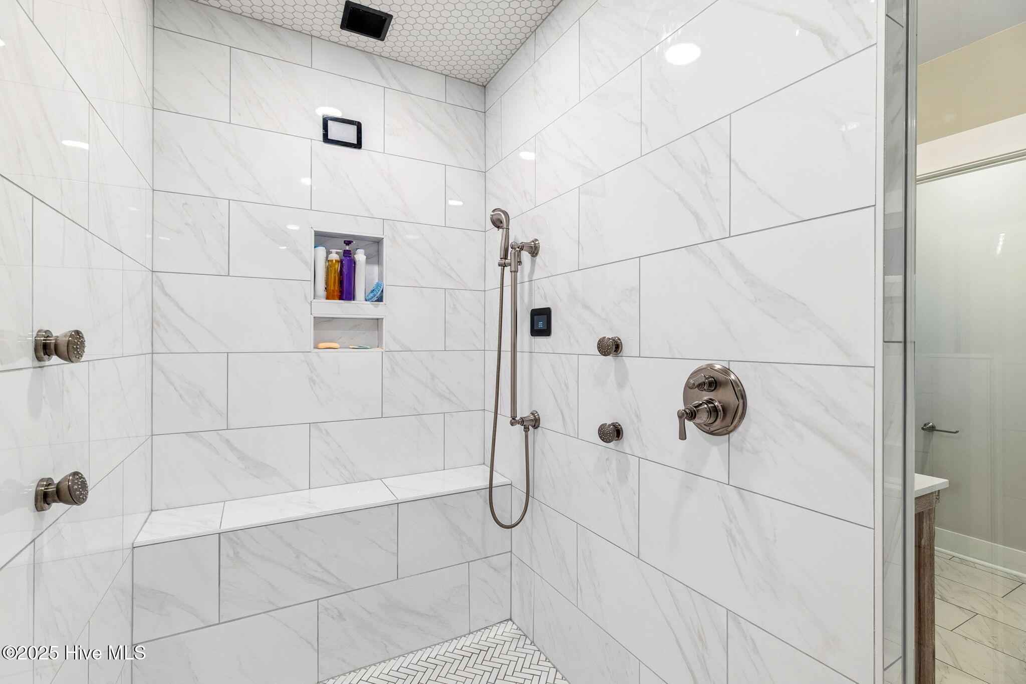 100520398 | Photo 33