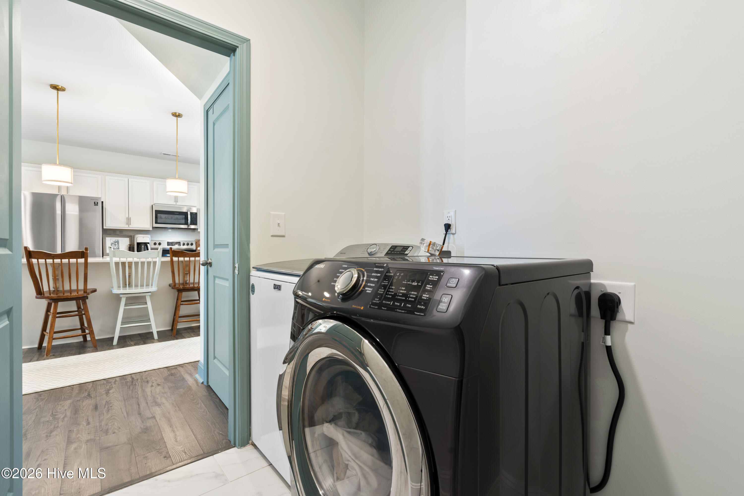 100564295 | Photo 34