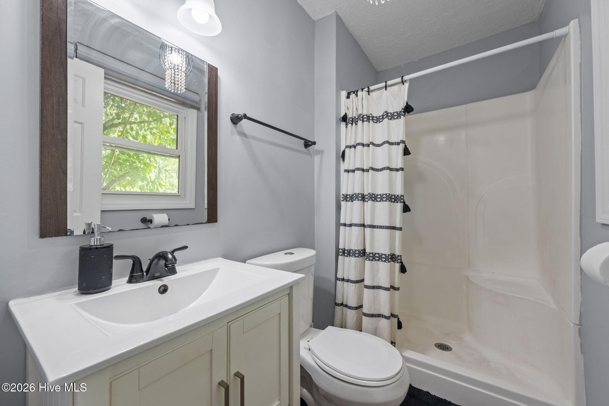 100569028 | Photo 35