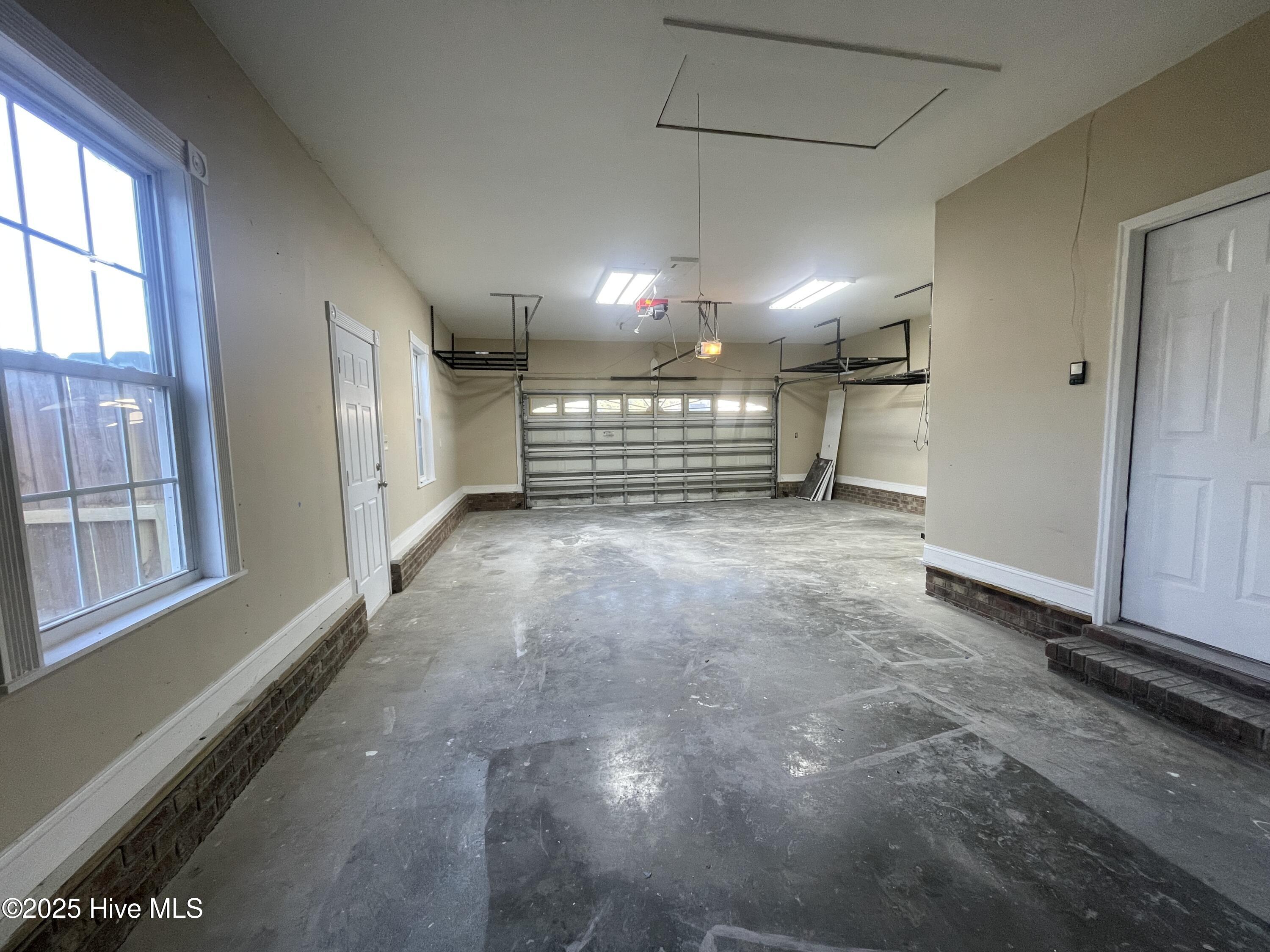 100536848 | Photo 43