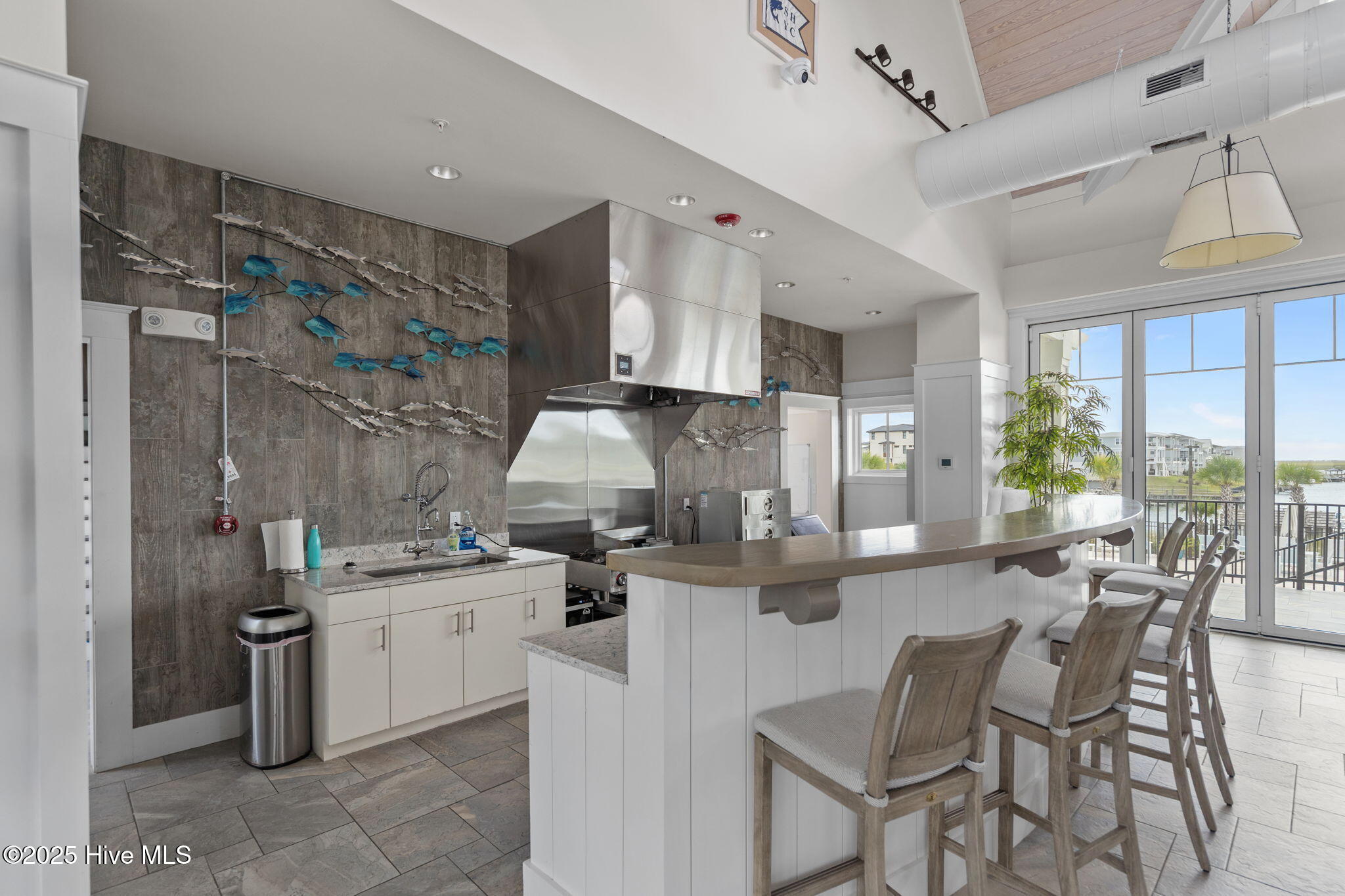 100536162 | Photo 72