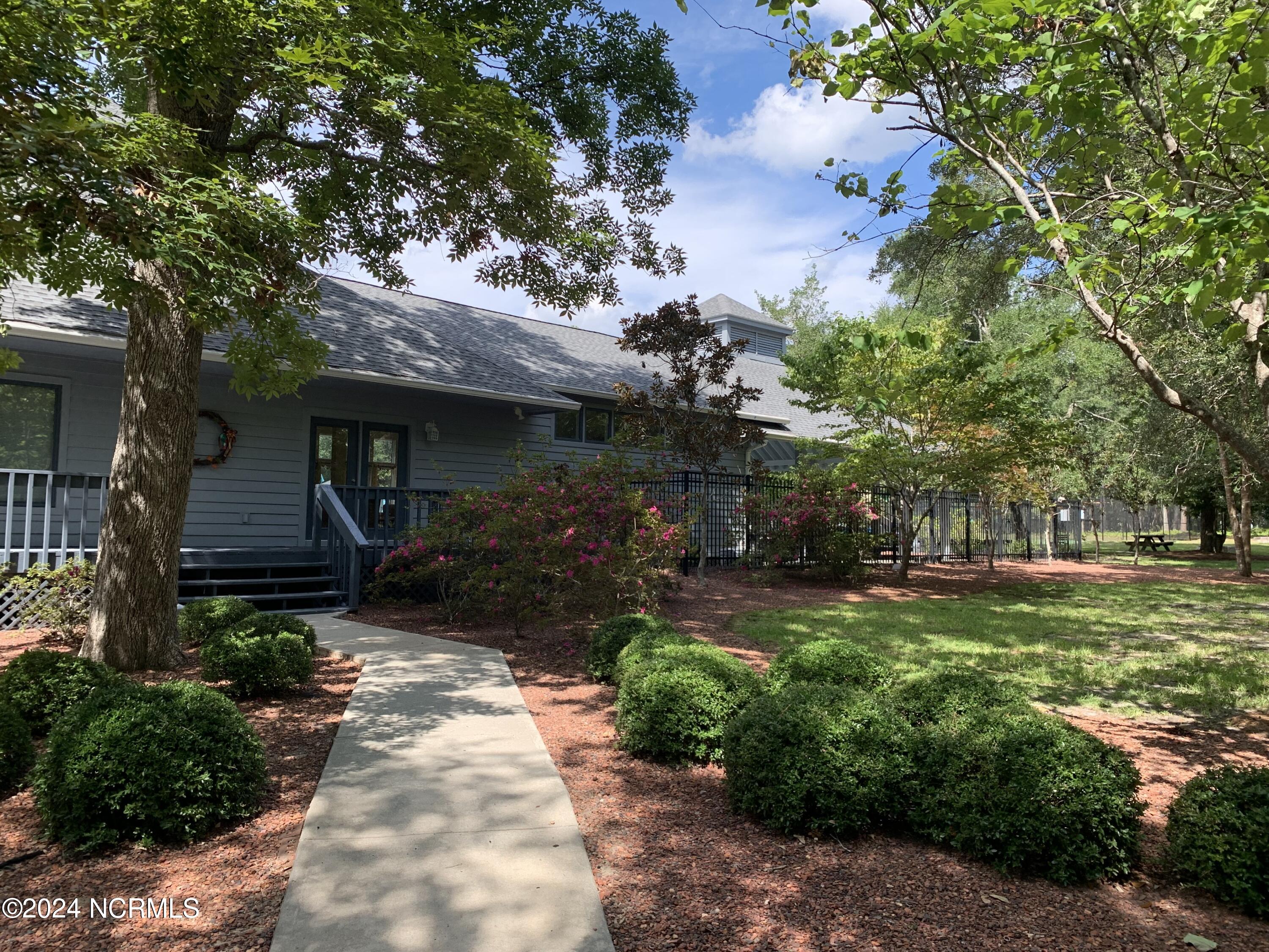 100560812 | Photo 41