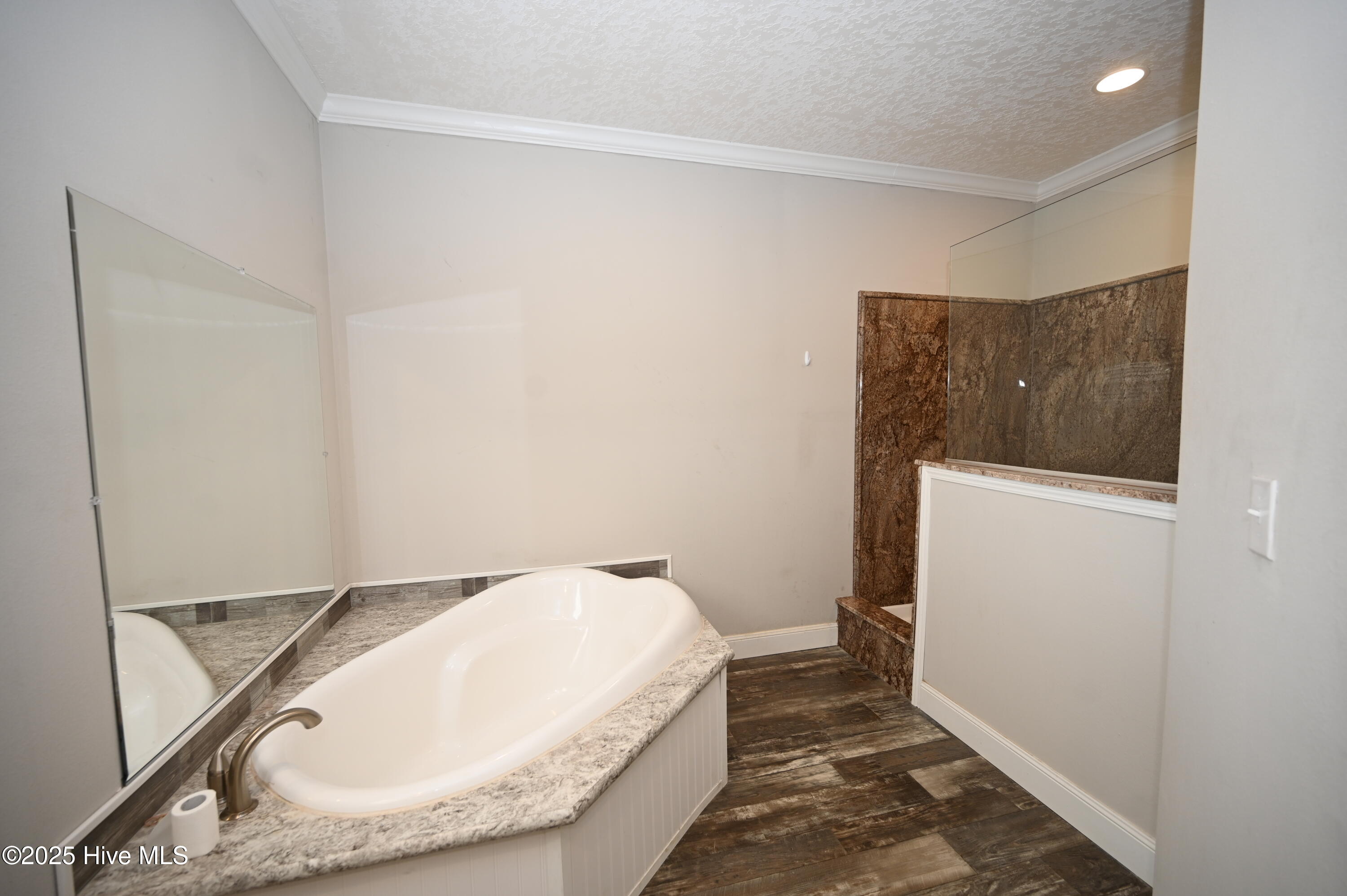 100541262 | Photo 22