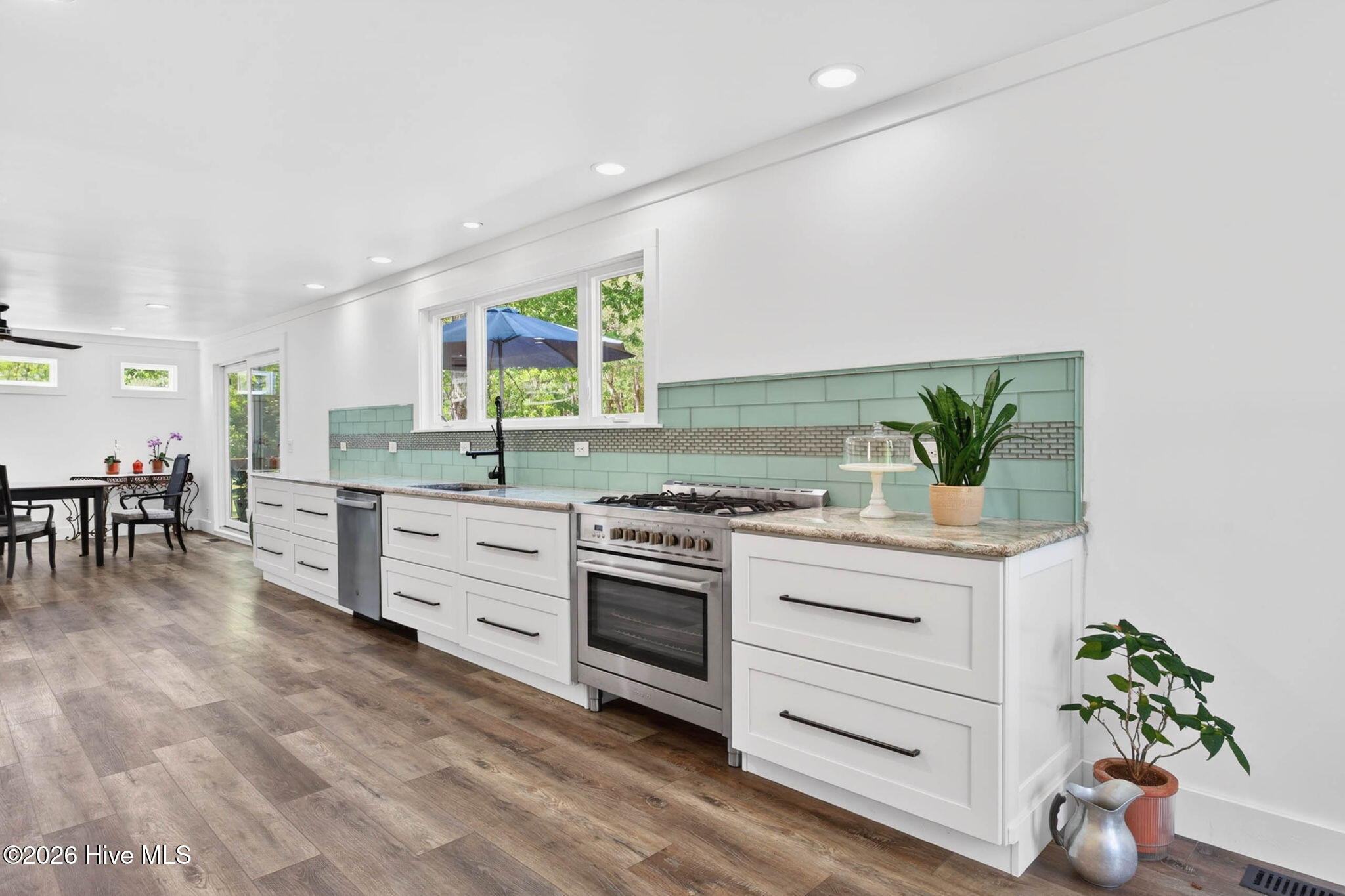 100568923 | Photo 20