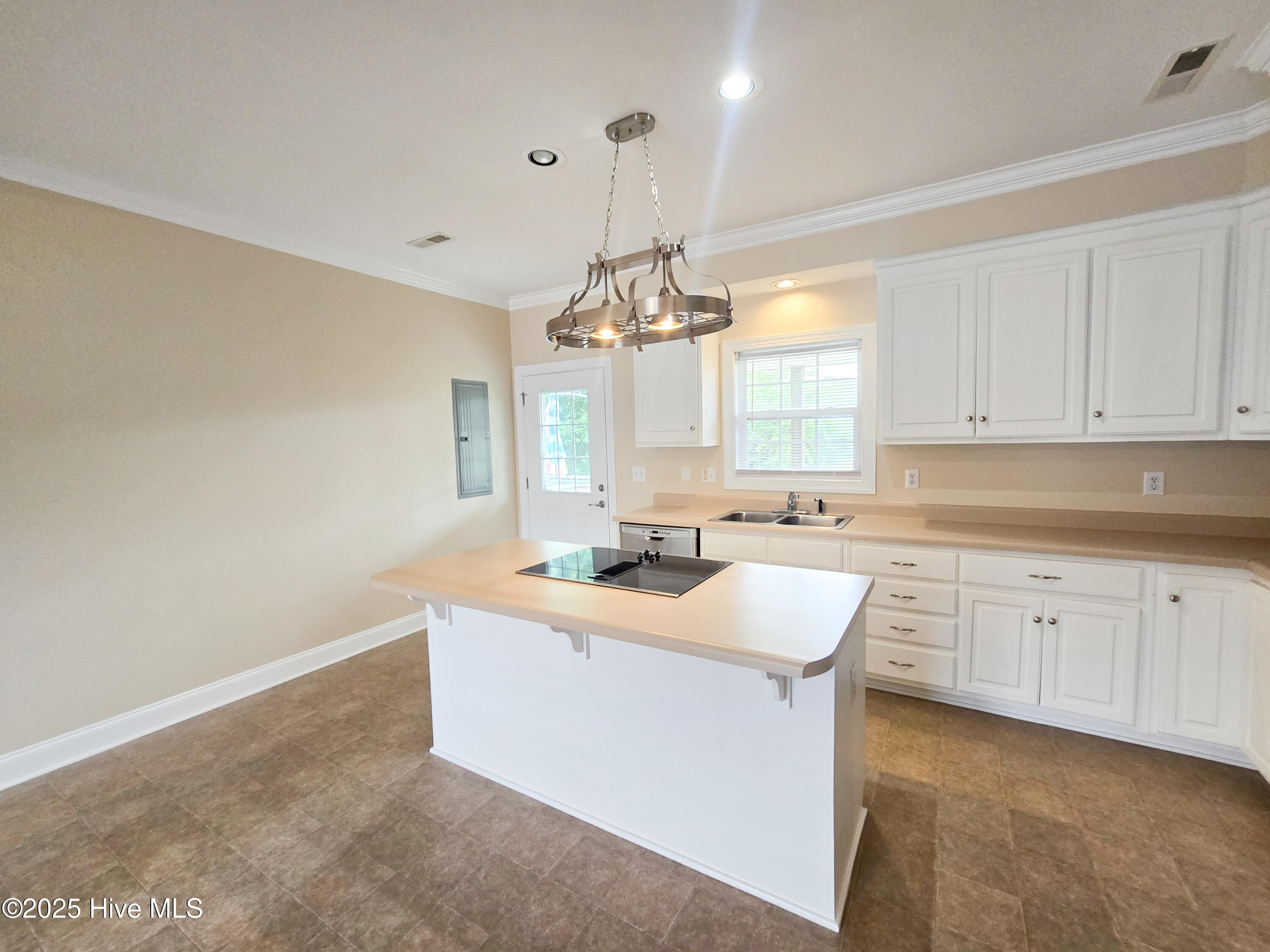4 Schooner Drive, Swansboro, NC 28584 – photo 7: Kitchen/Dining