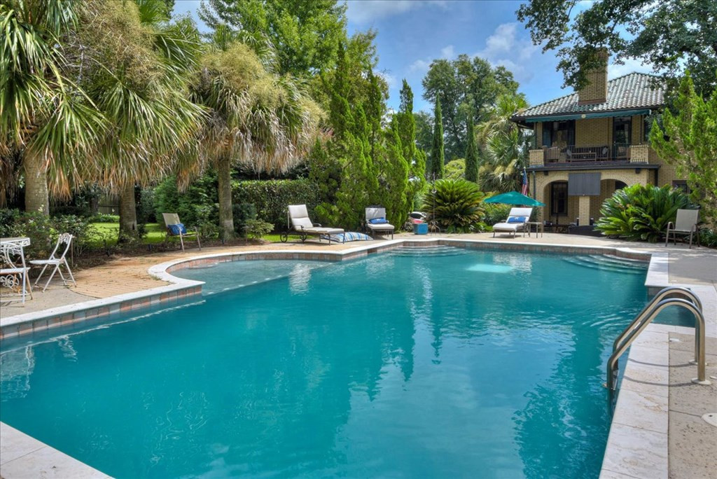 Pool Oasis Area