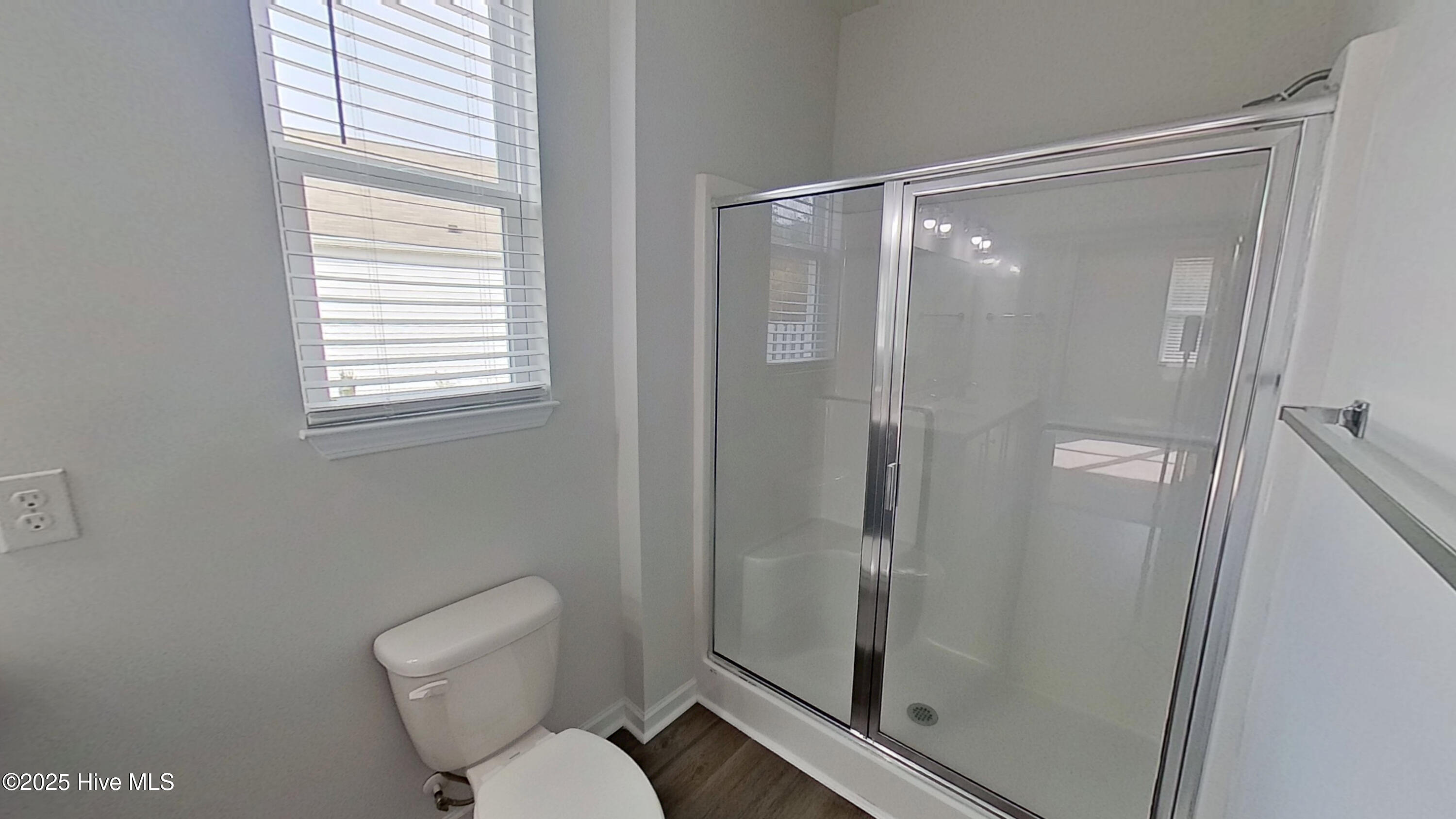 100543063 | Photo 12