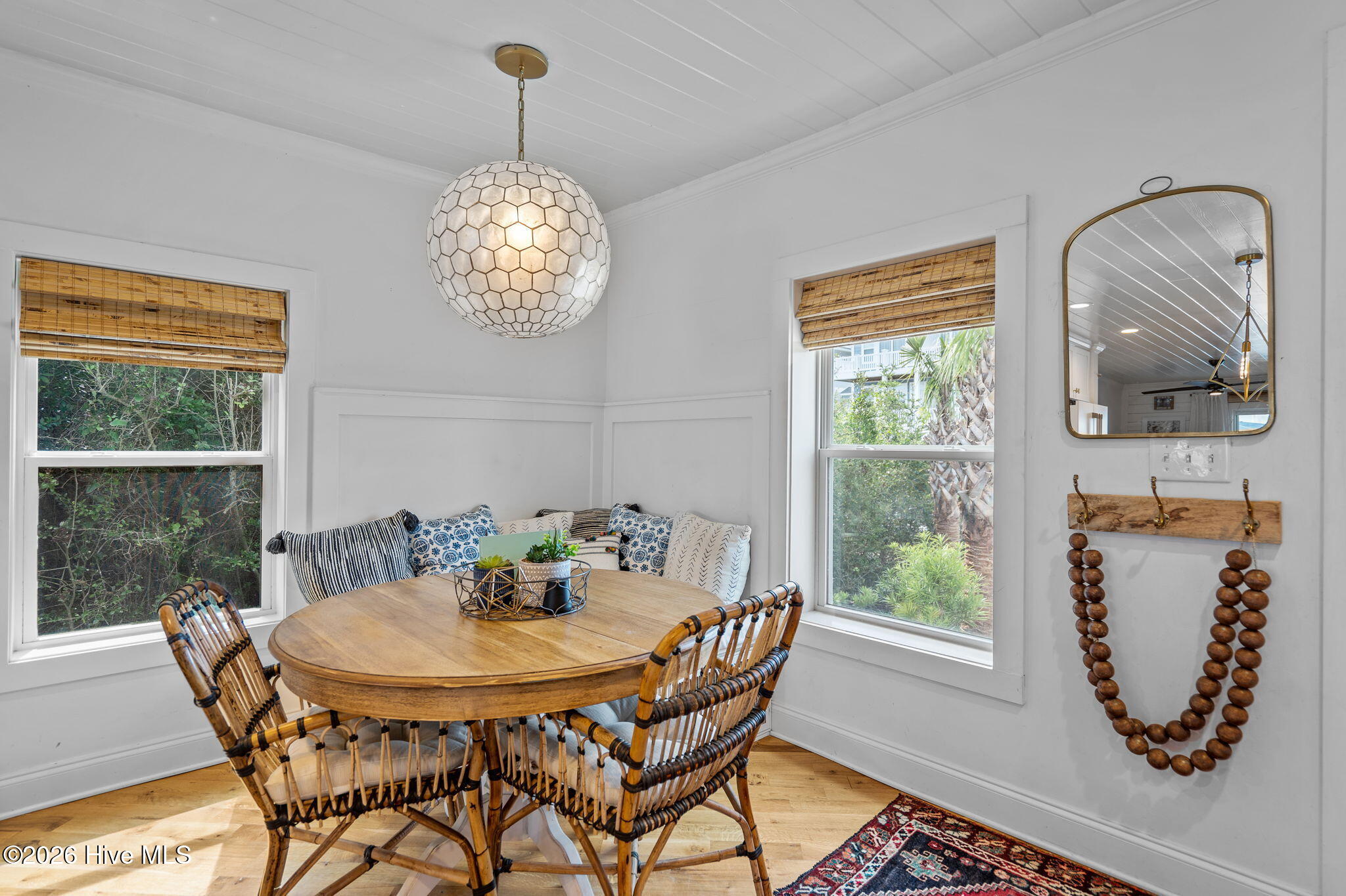 100560357 | Photo 23