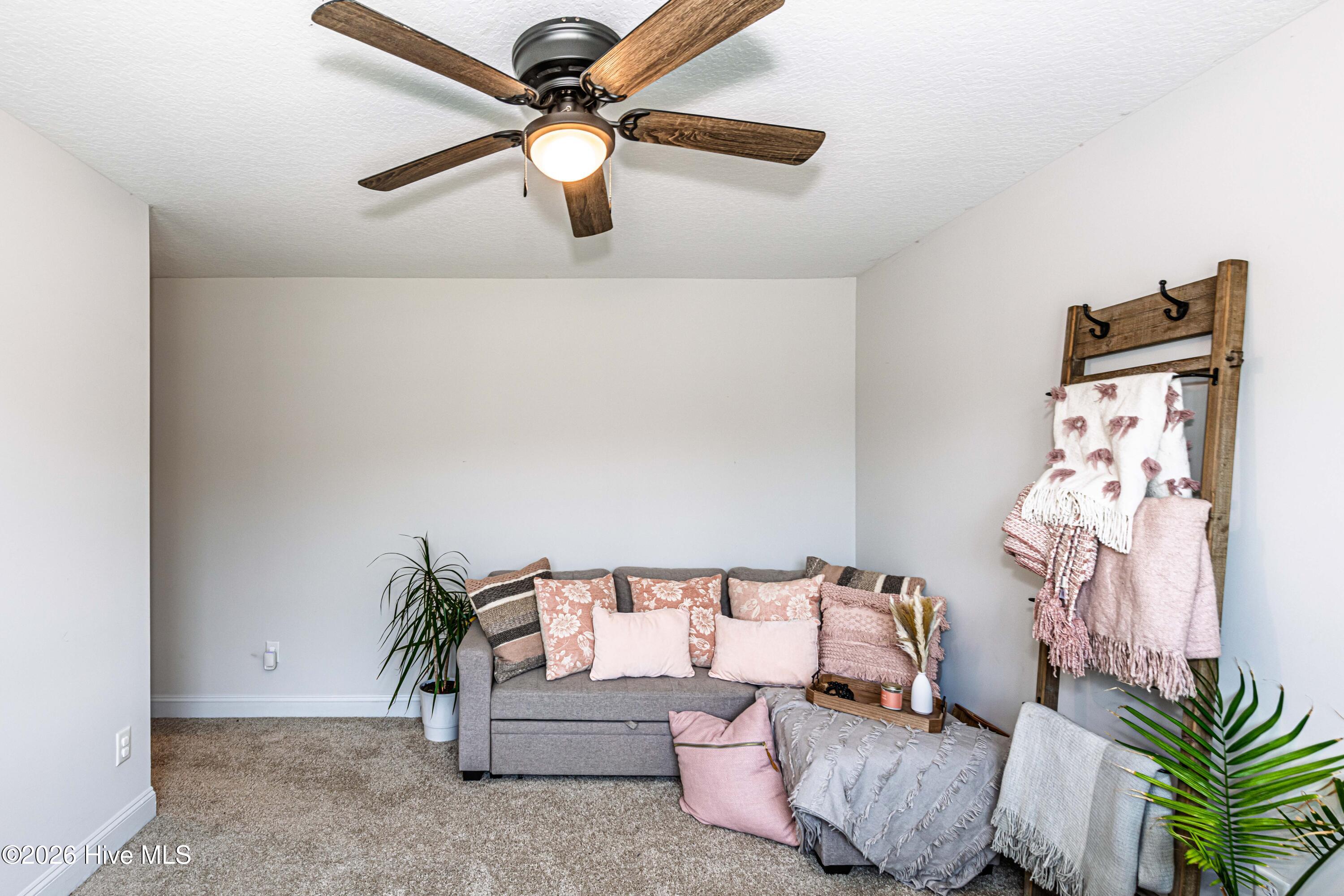 100570010 | Photo 59