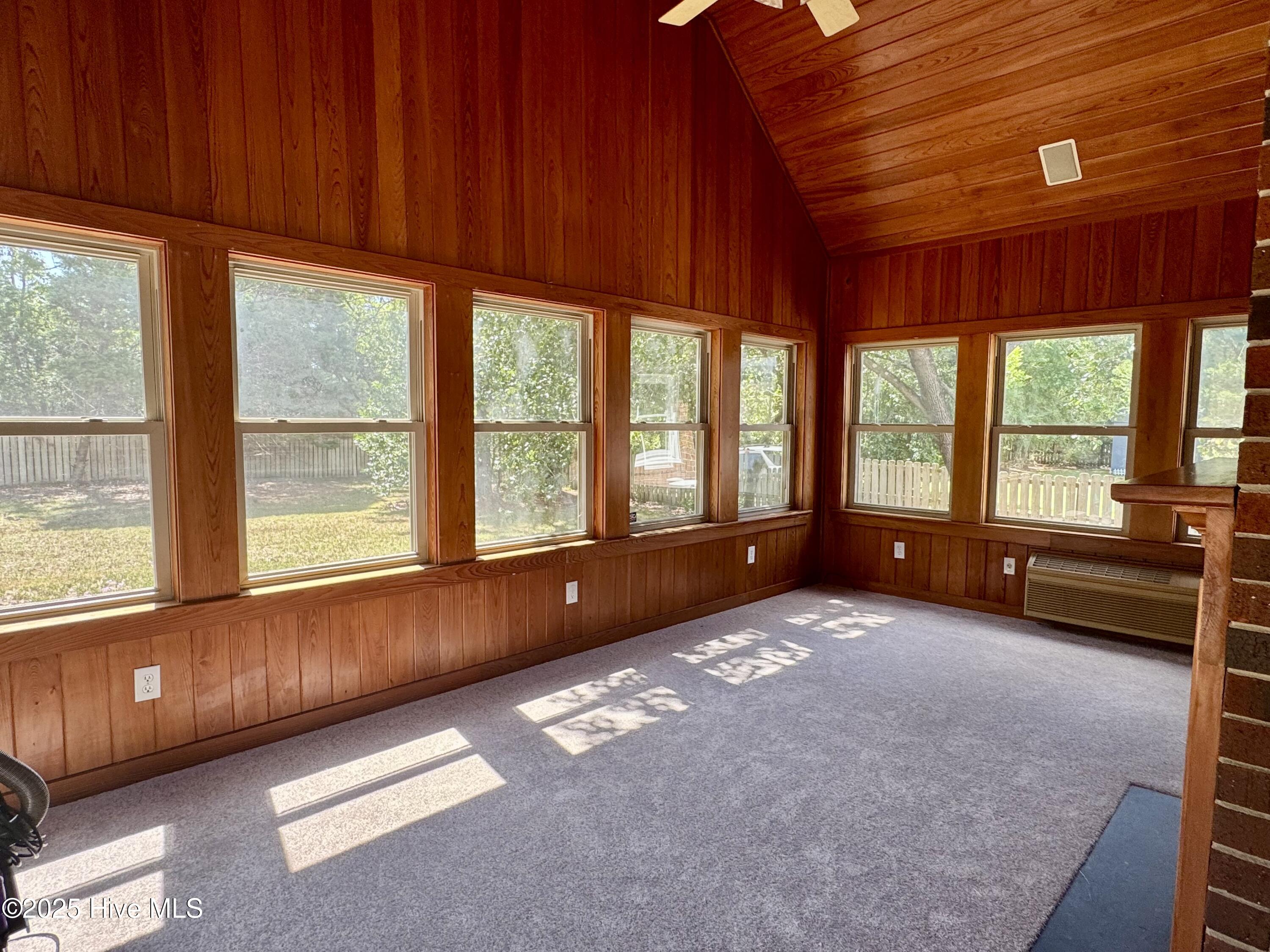 100521106 | Photo 10