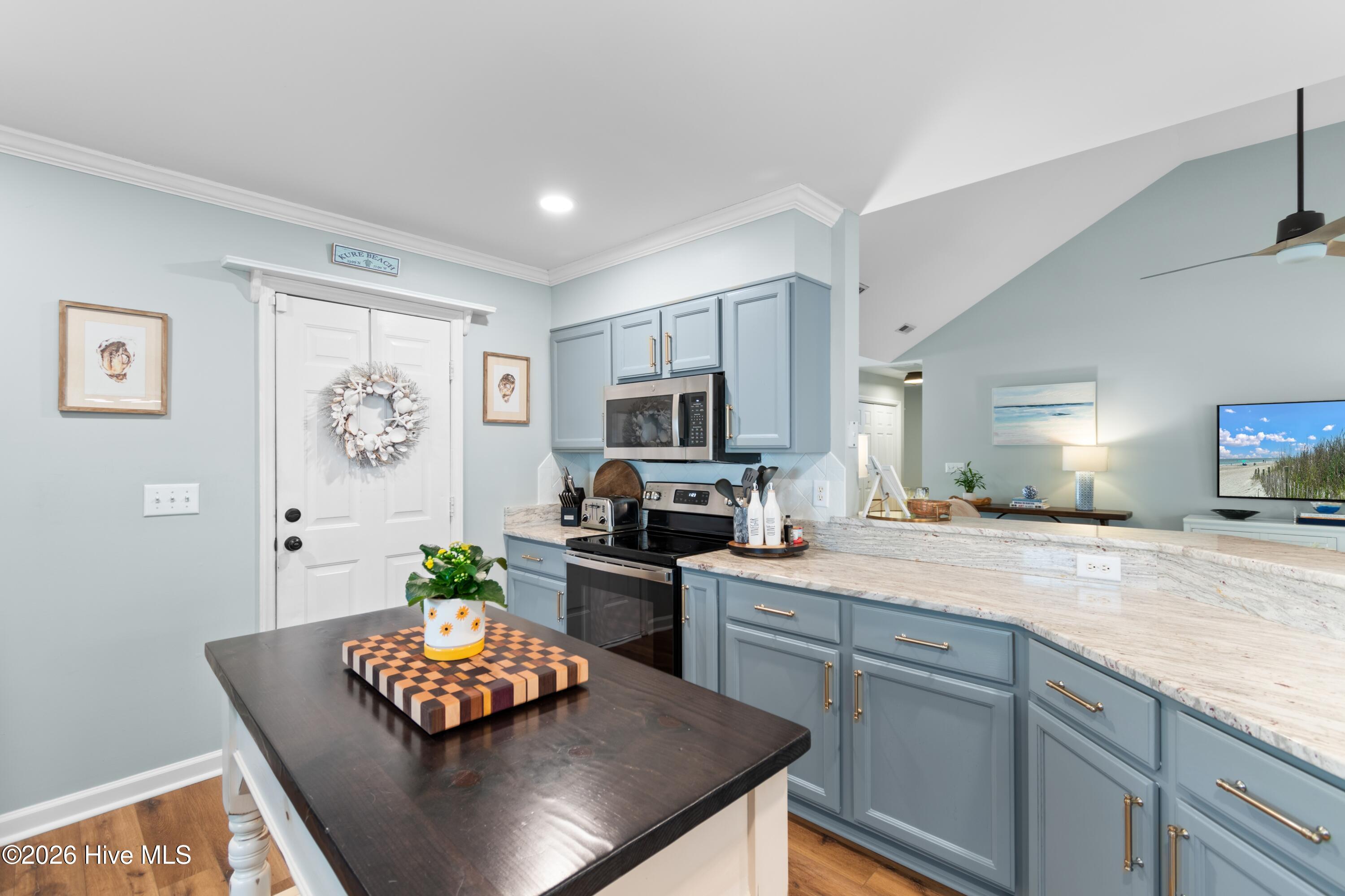 100558104 | Photo 32