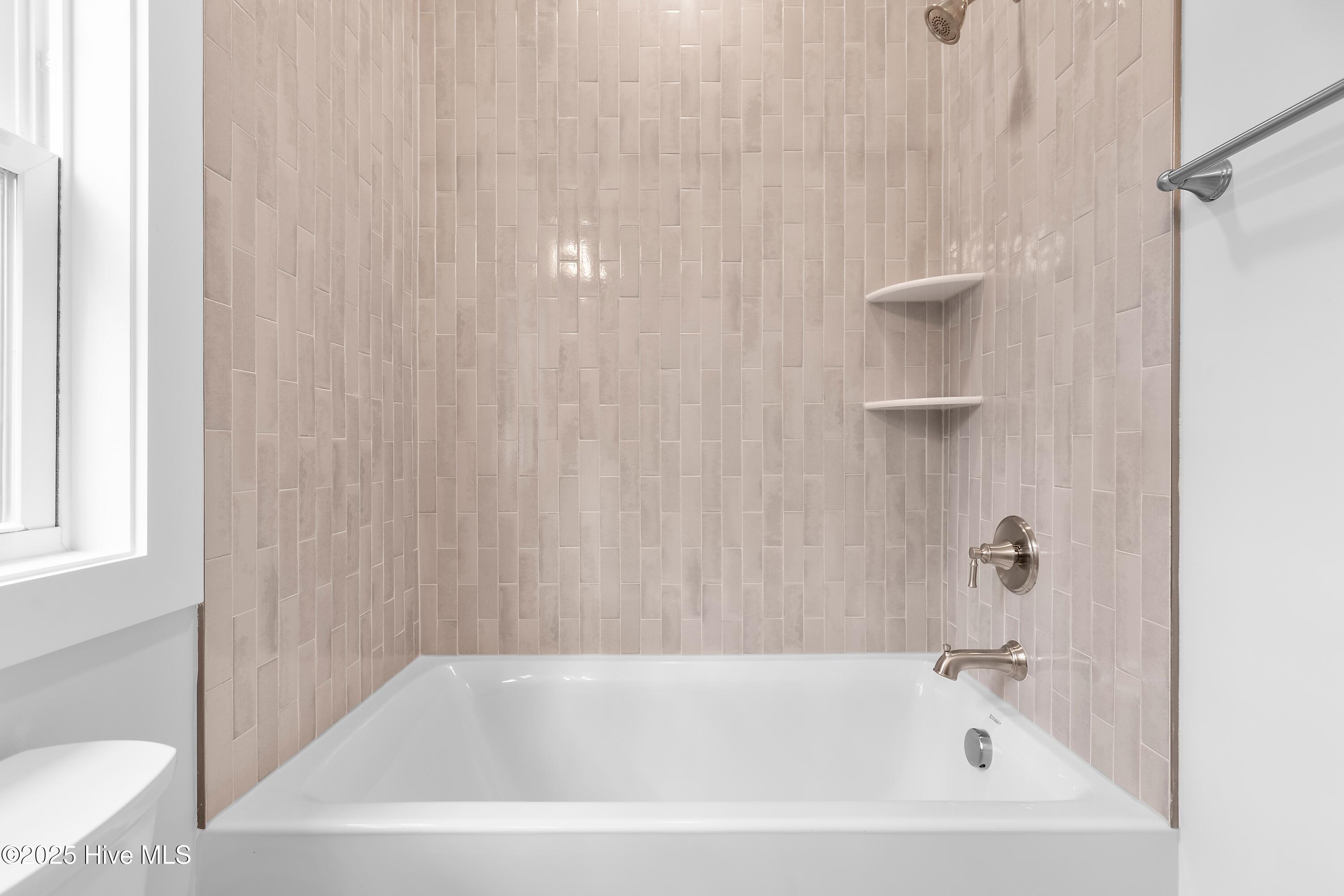 100525148 | Photo 37